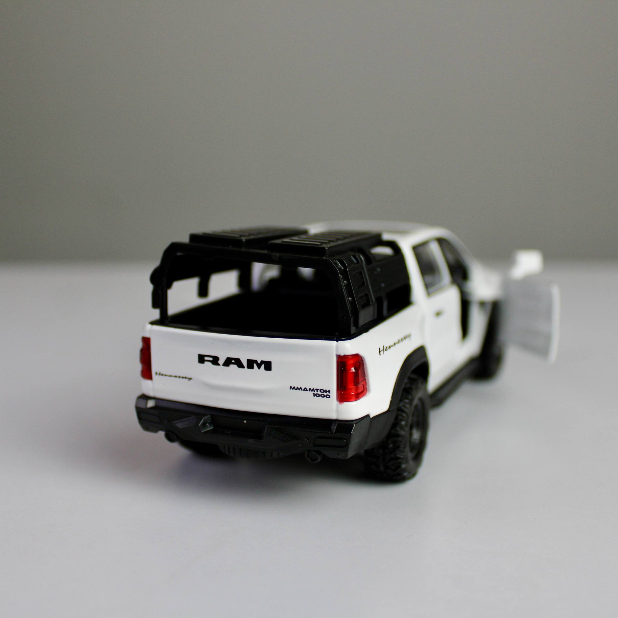 RAM 1000 TRXX Truck – Scale 1:32