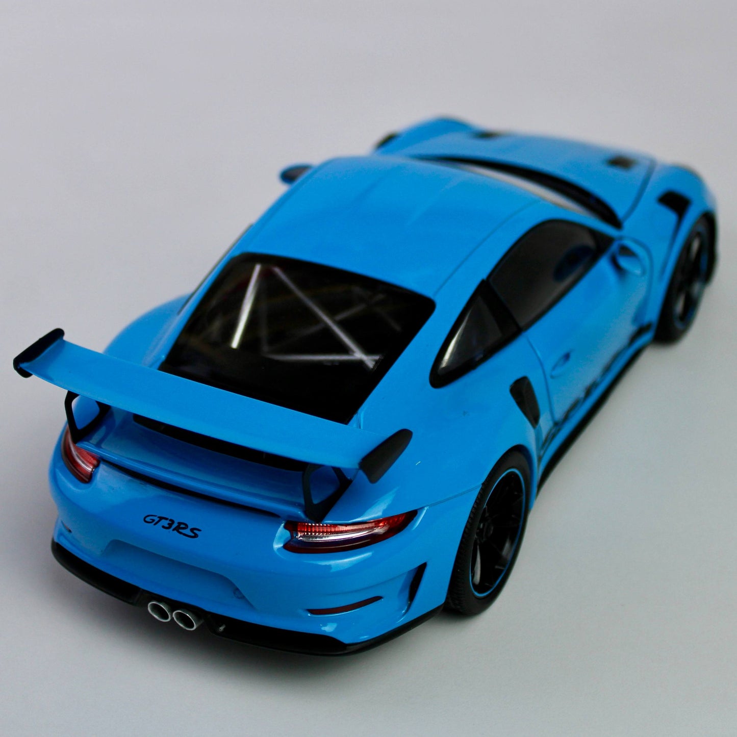 نموذج ويللي بورشه 911 GT3 RS المصبوب 1:18 - إصدار جي تي أوتوز (997)