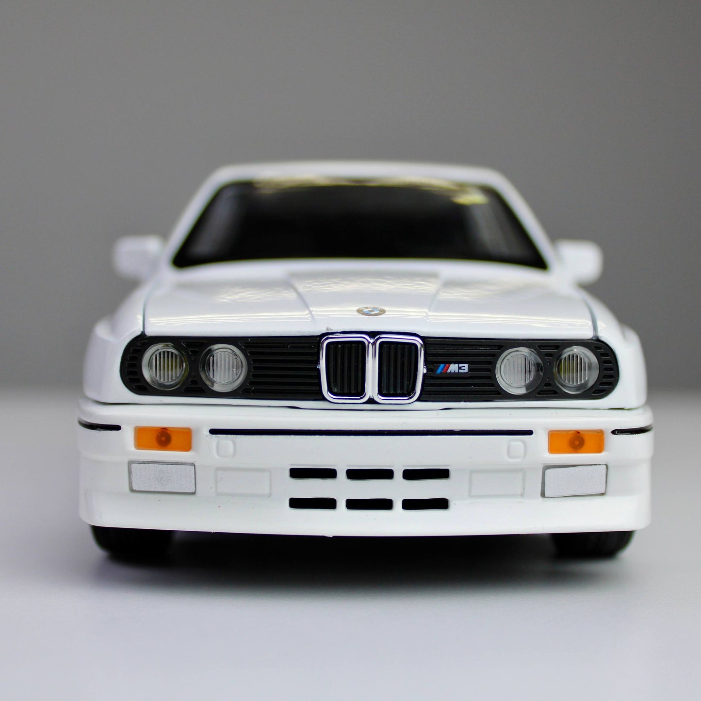 BMW M3 E30 – 1:24 Classic Die-Cast Model Car
