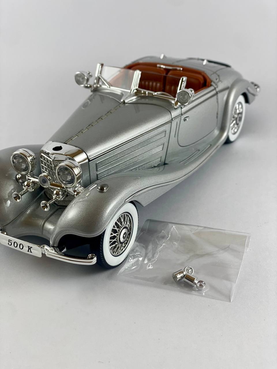 Mercedes Classic 500K 1:24 Scale Die-Cast Model Car
