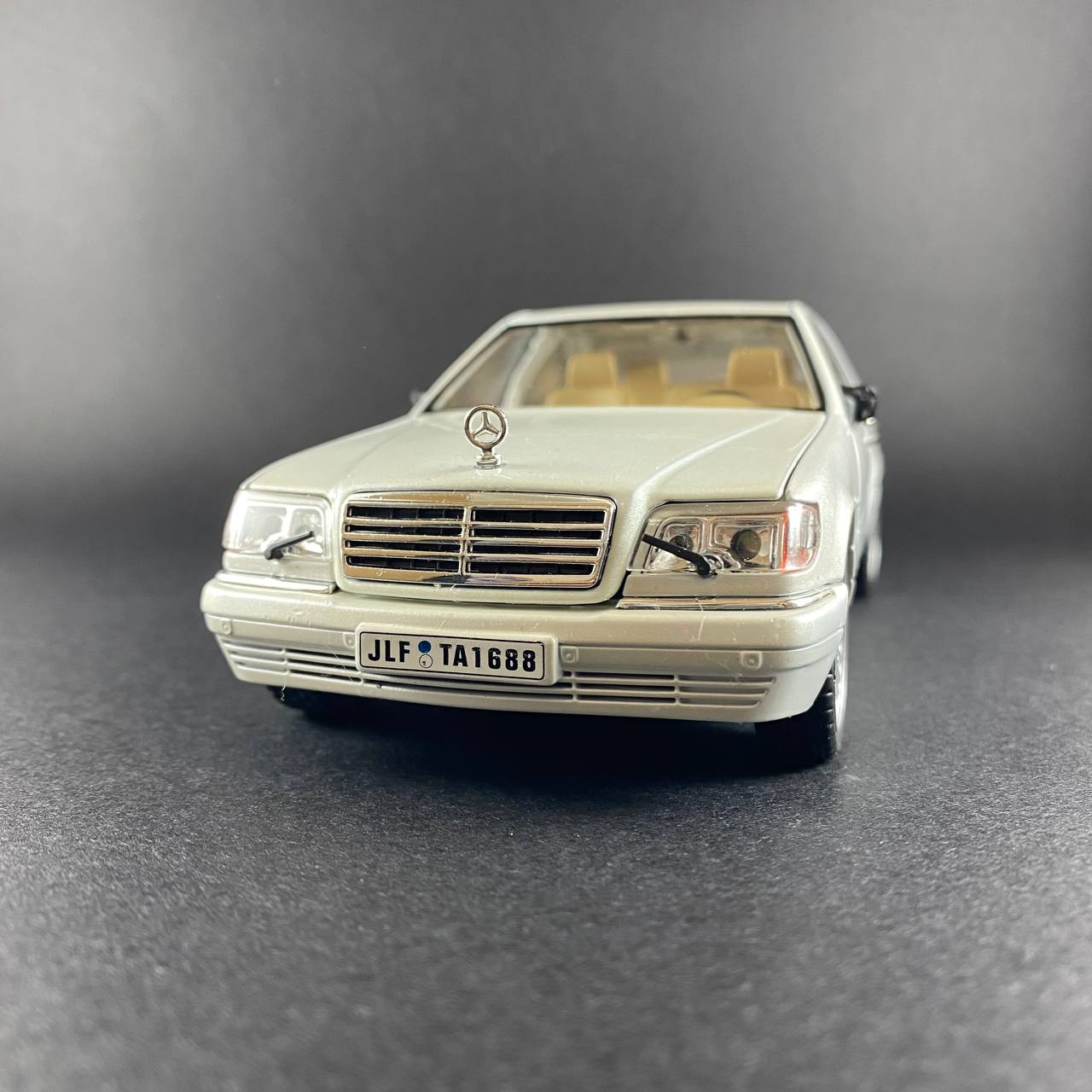 Mercedes-Benz S320 Classic Model Car – 1:24 Scale