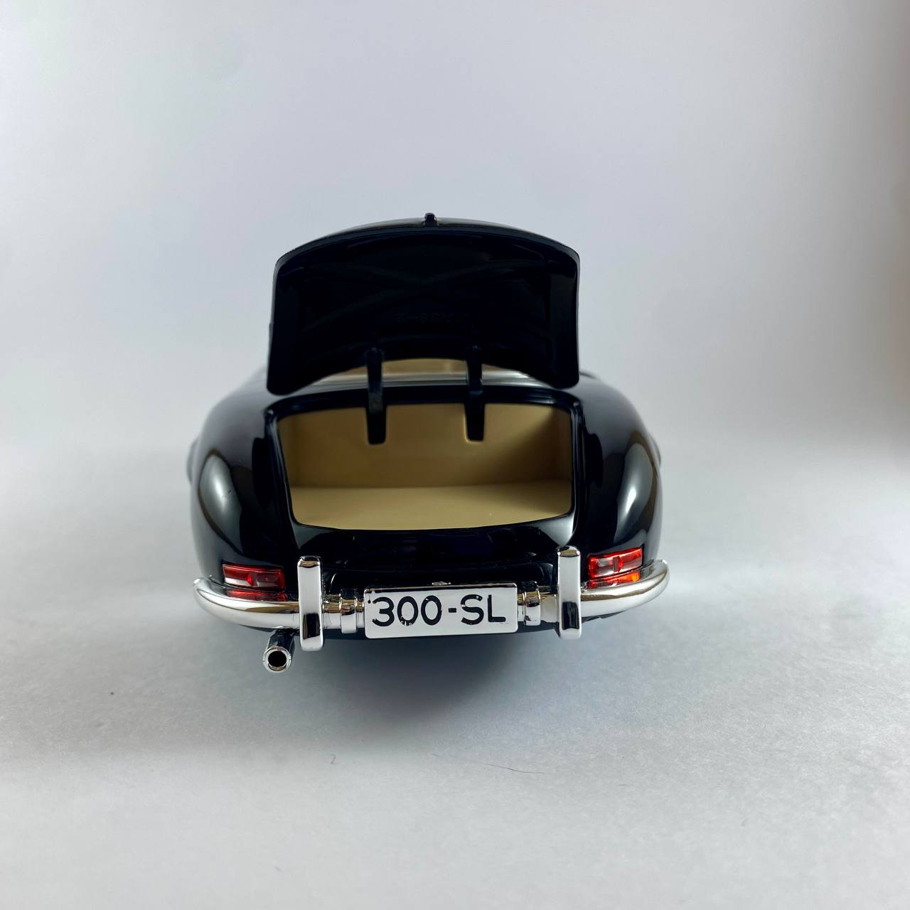 Mercedes-Benz 300SL 1:24 Scale Die-Cast Model Car
