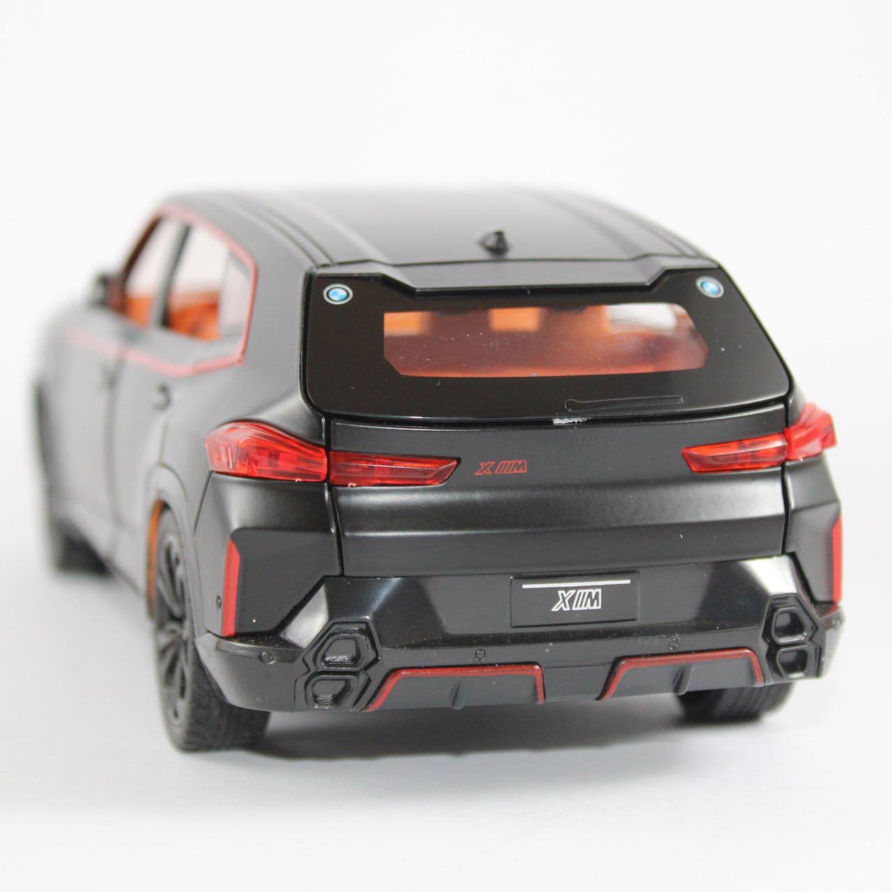 BMW XM – 1:24 Scale Die-Cast Model