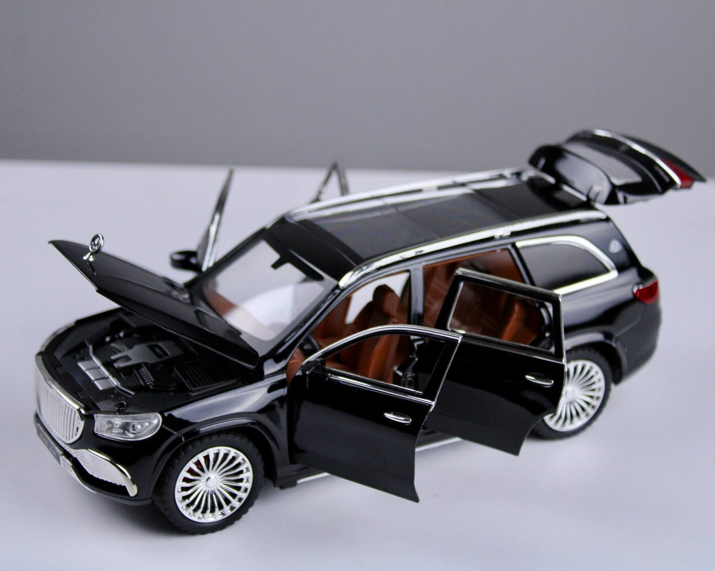 Mercedes Maybach GLS 600 Model Car – 1:24 Scale