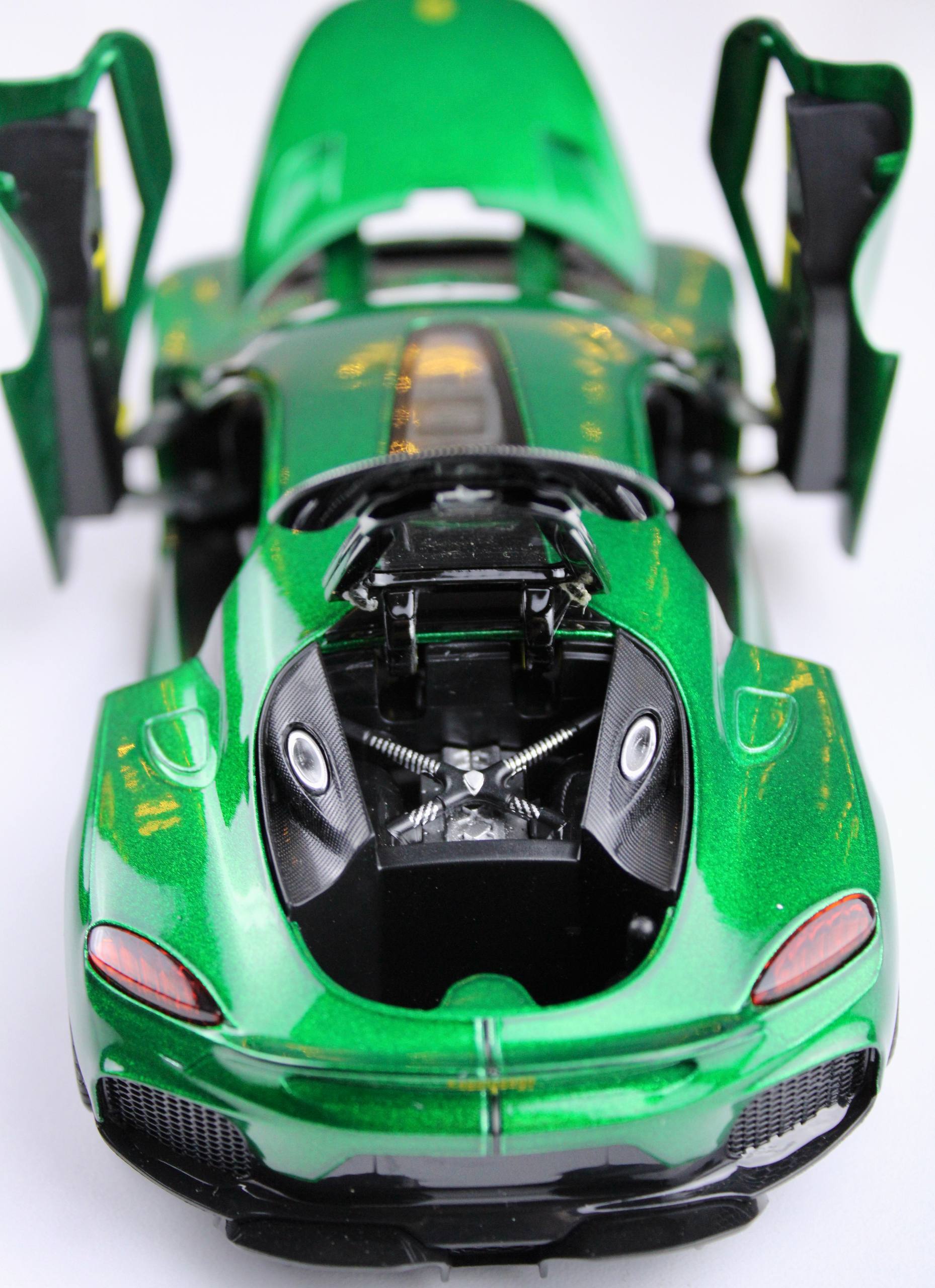 Koenigsegg Gemera Die-Cast Model Car – 1:24 Scale