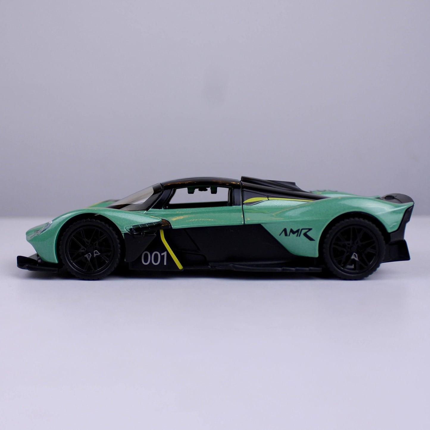 Aston Martin Valkyrie AMR Car – 1:32