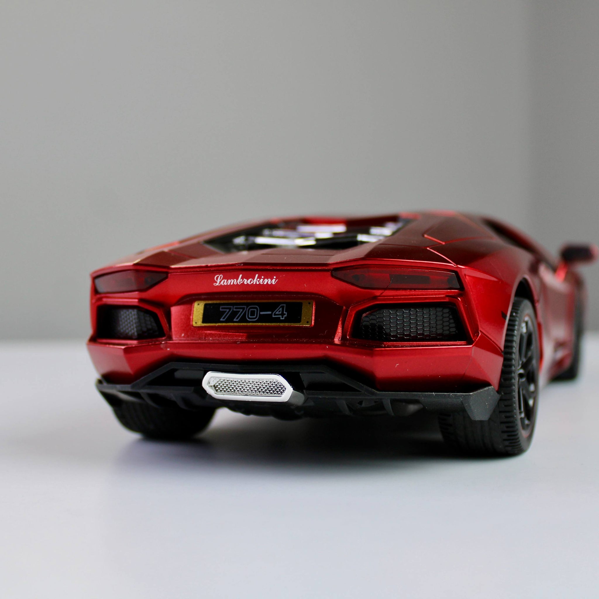 Lamborghini Countach LPI 800-4 Diecast Model – Luxury Supercar Replica (1:18)