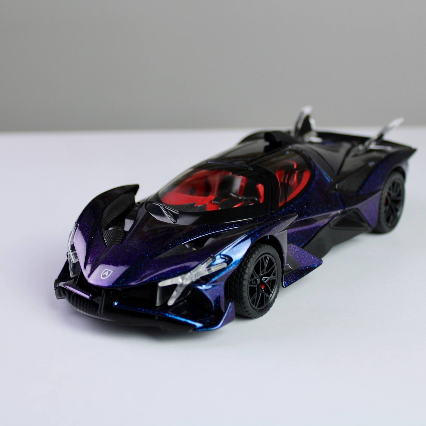 مجسم أبولو بروجيكت إيفو 1:24 مصبوب - أضواء وسحب للخلف