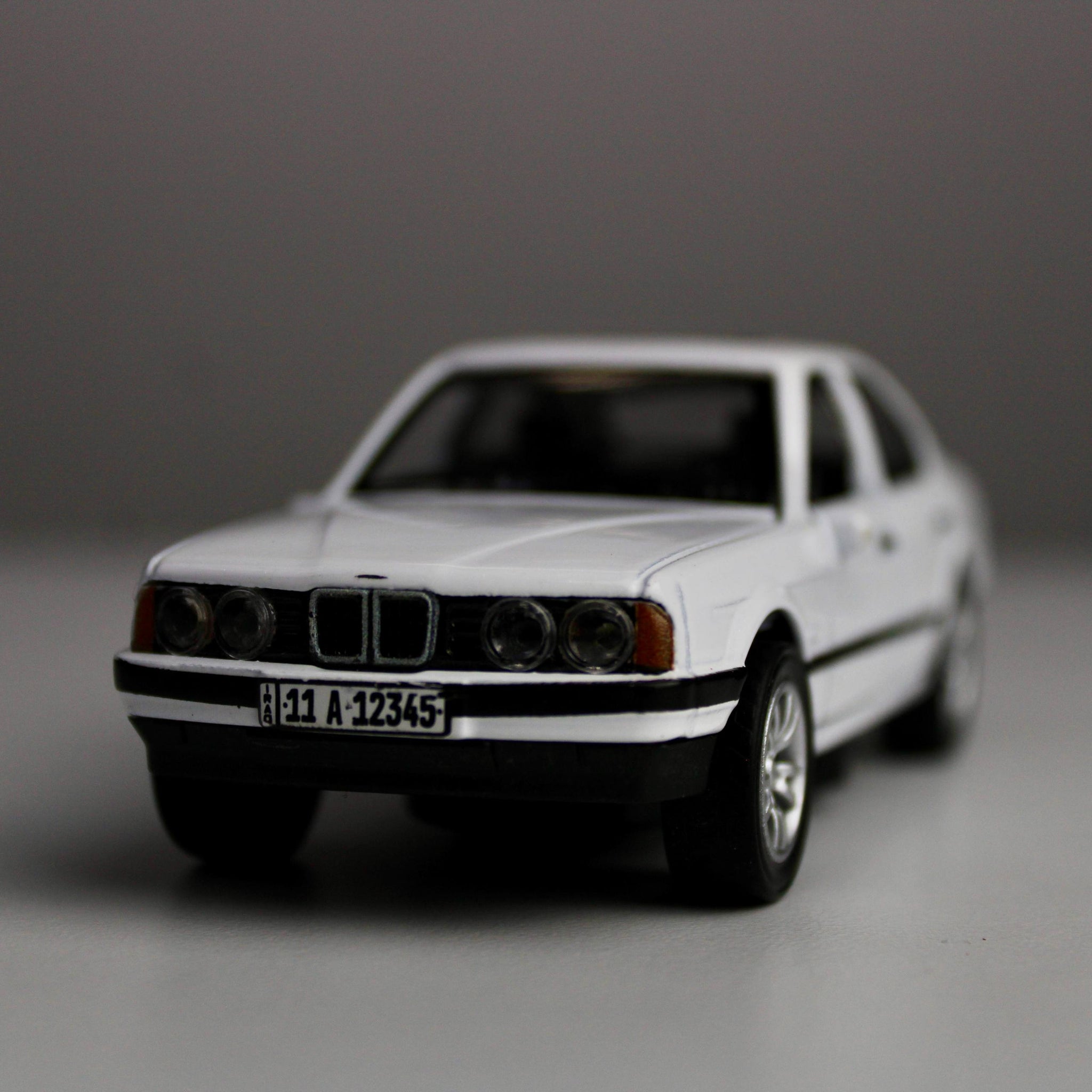 BMW 535i (E34) Diecast Model 1:38