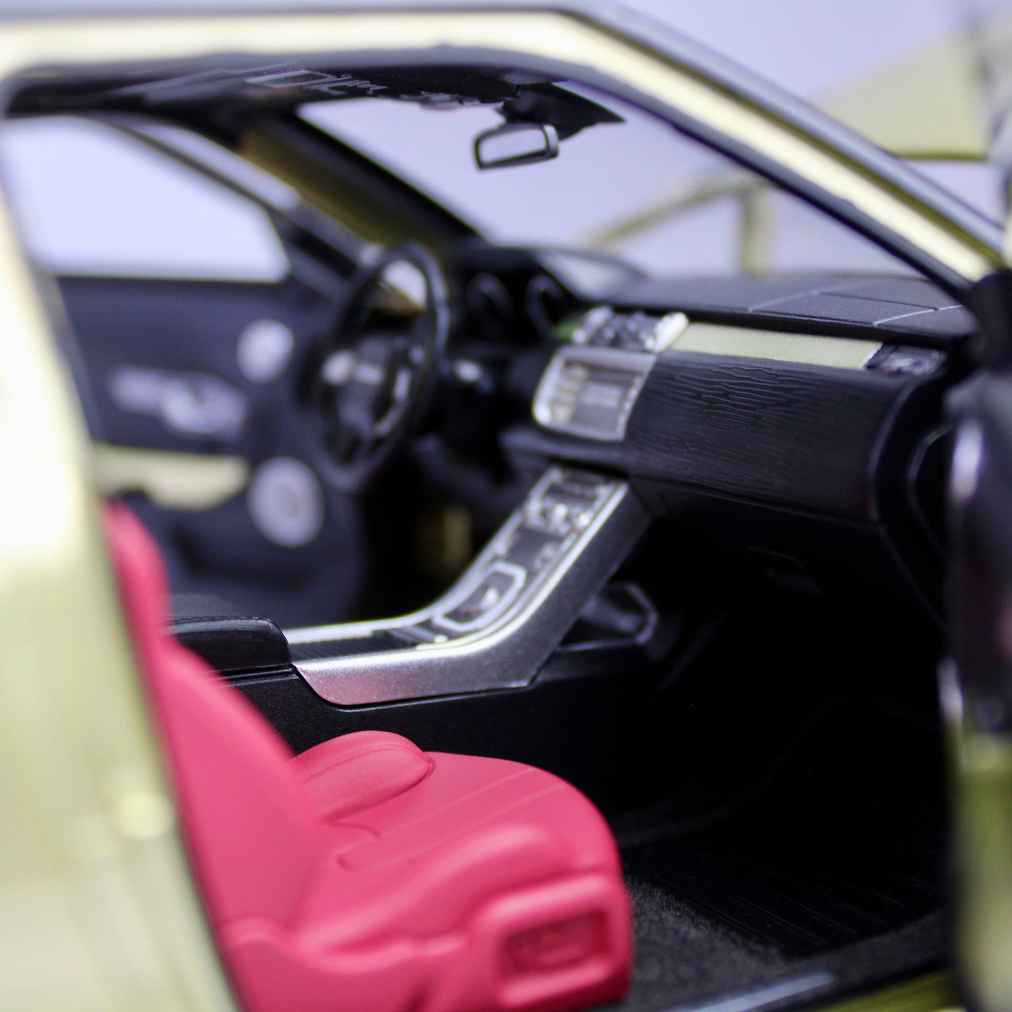 GT Autos Gold Range Rover Evoque Premium Die-Cast Model Car (1:18)