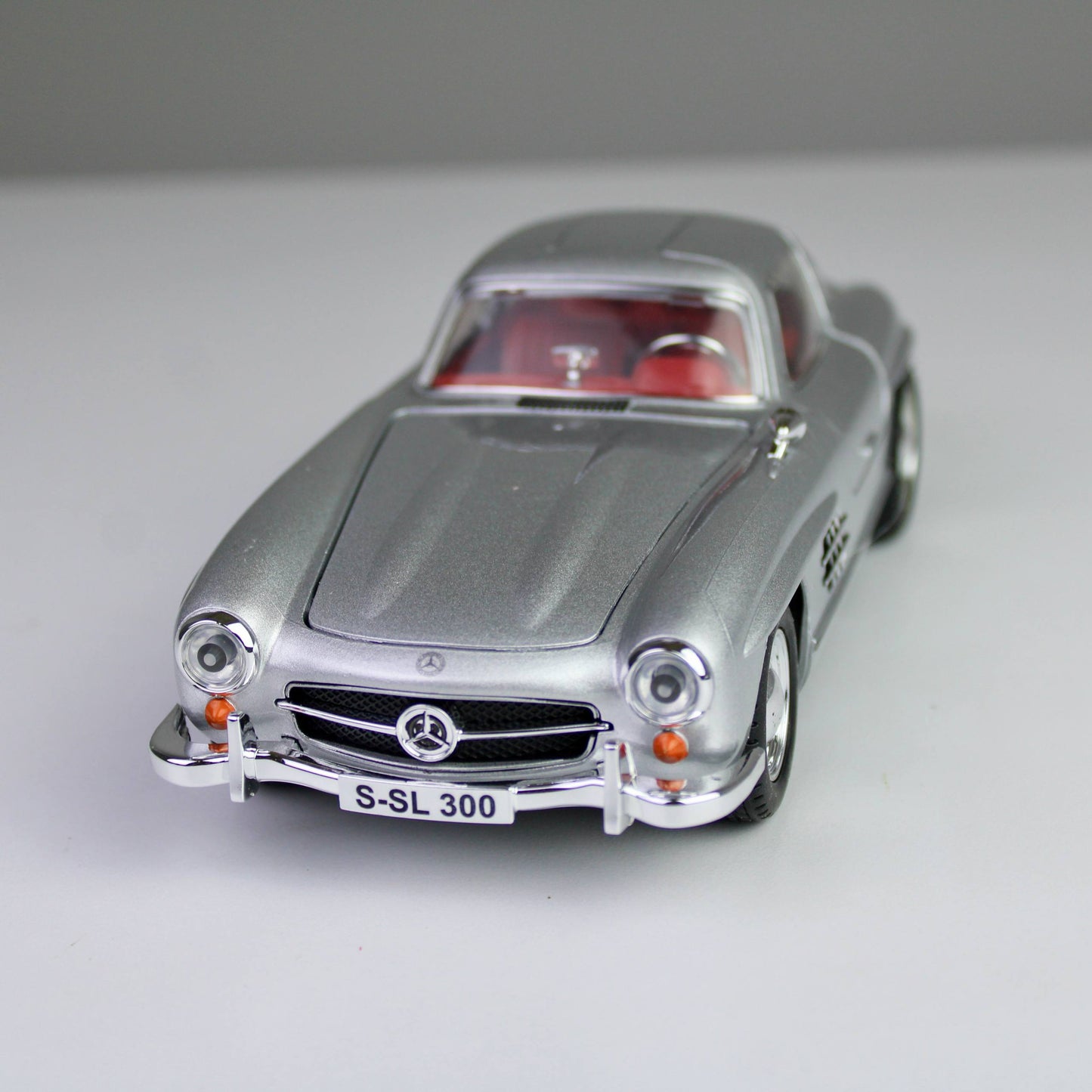 Mercedes-Benz 300 SL Die-Cast Model – Opening Doors, Lights & Sounds