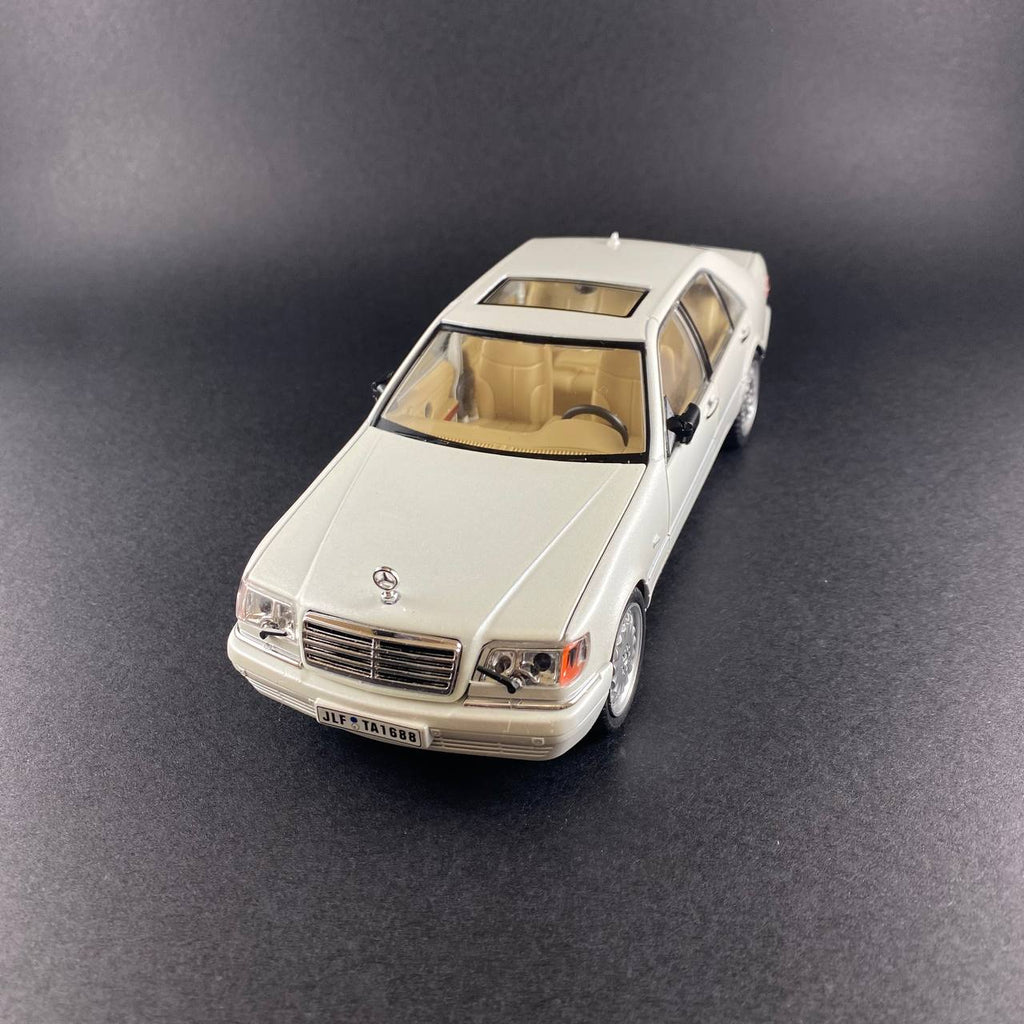 Mercedes-Benz S320 Classic Model Car – 1:24 Scale