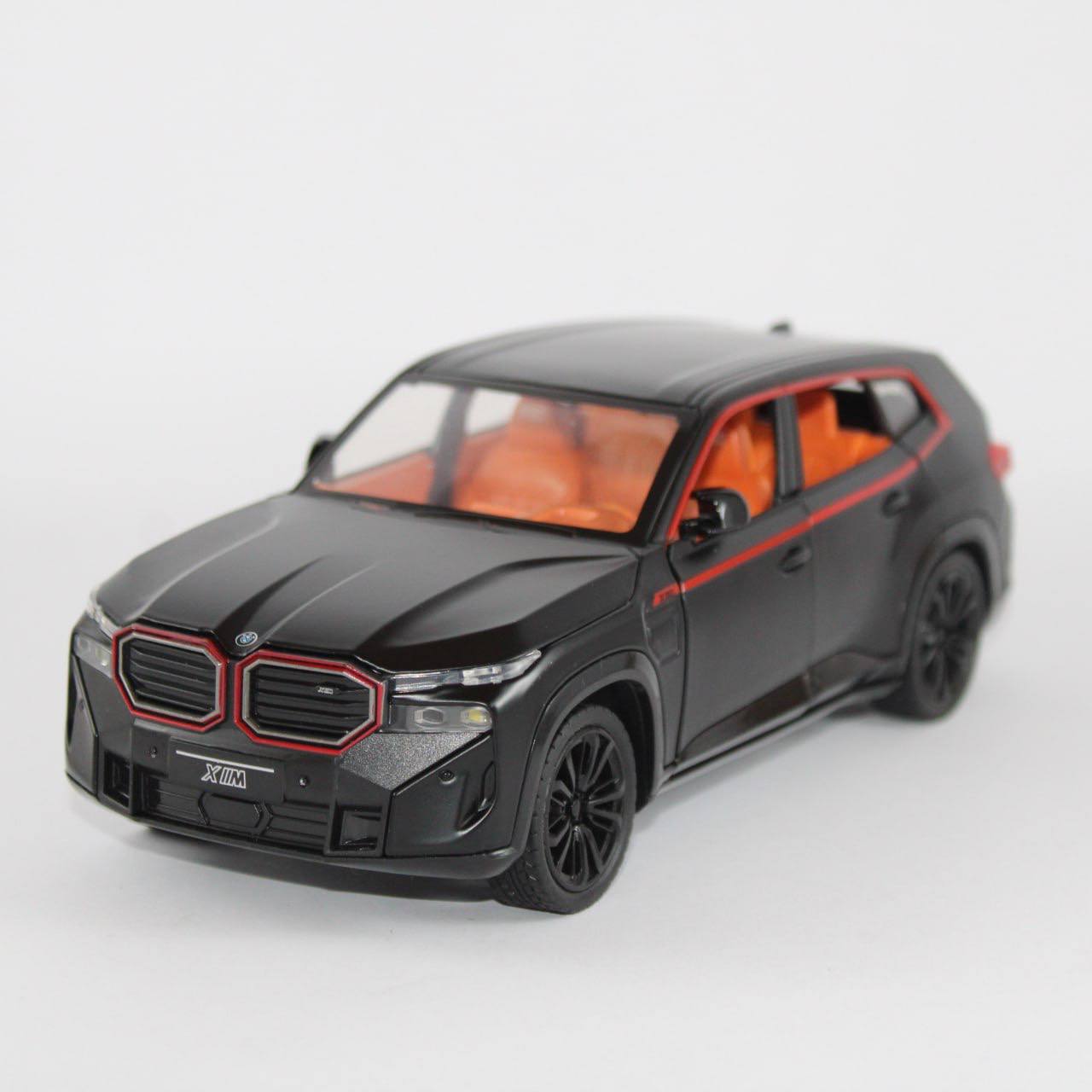 BMW XM – 1:24 Scale Die-Cast Model