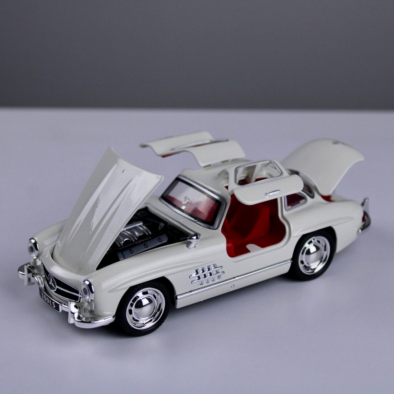 Mercedes-Benz 300SL 1:32 Scale Die-Cast Model Car