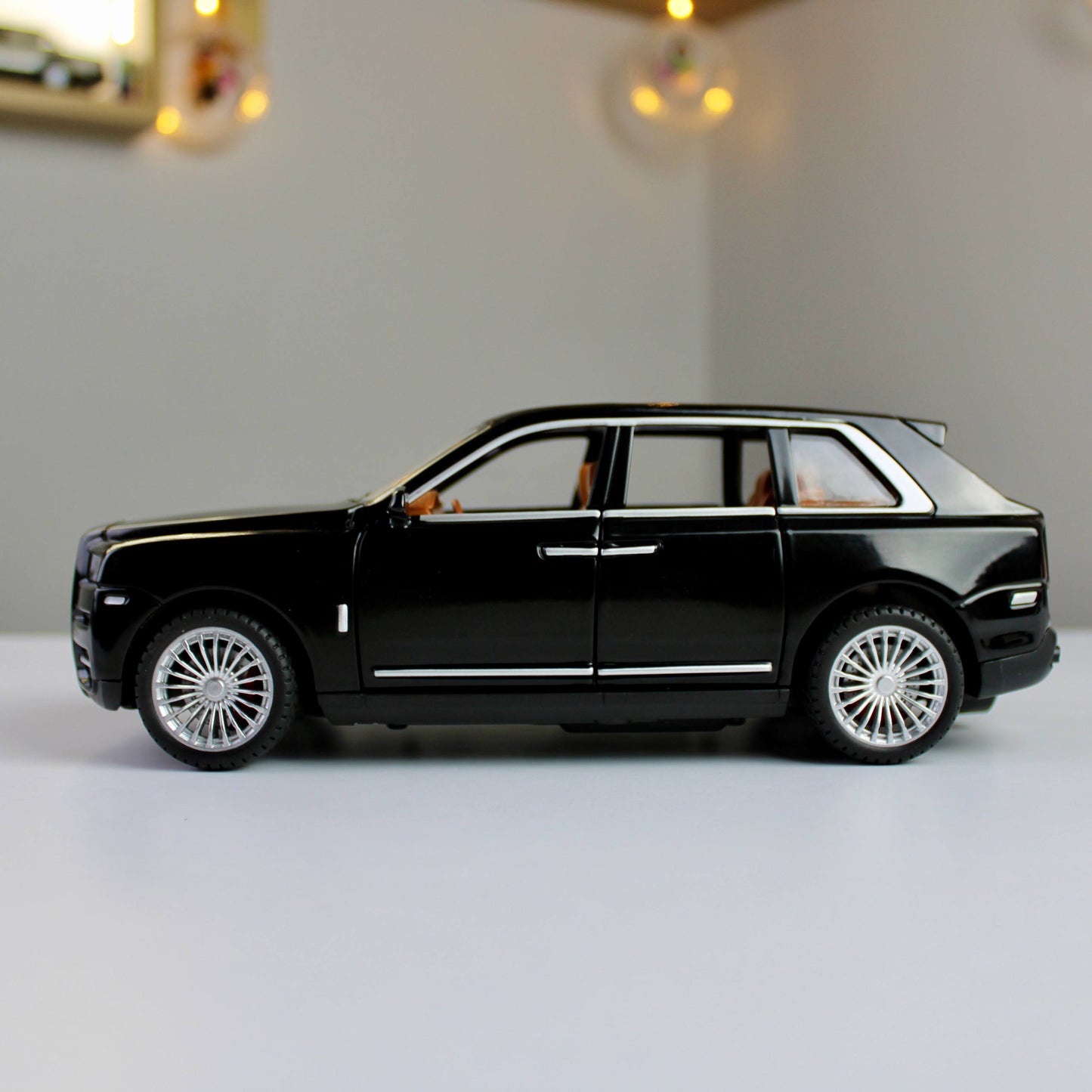 مجسم رولز رويس كولينان بالريموت كنترول – مقاس 1:22