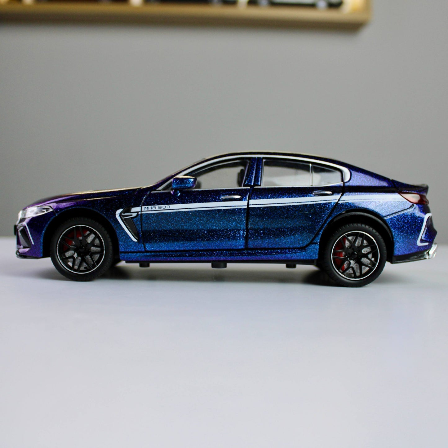 BMW M8 Competition 1:24 Diecast – Light & Sound
