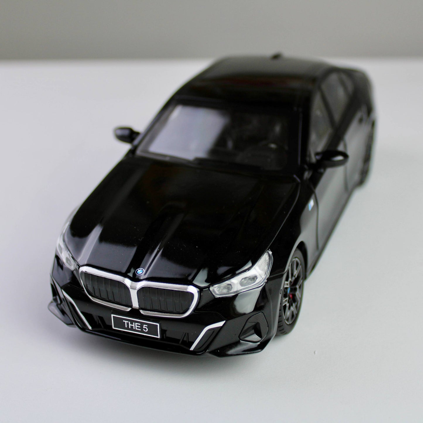 BMW 530Li 1:24 Die-Cast Model Car