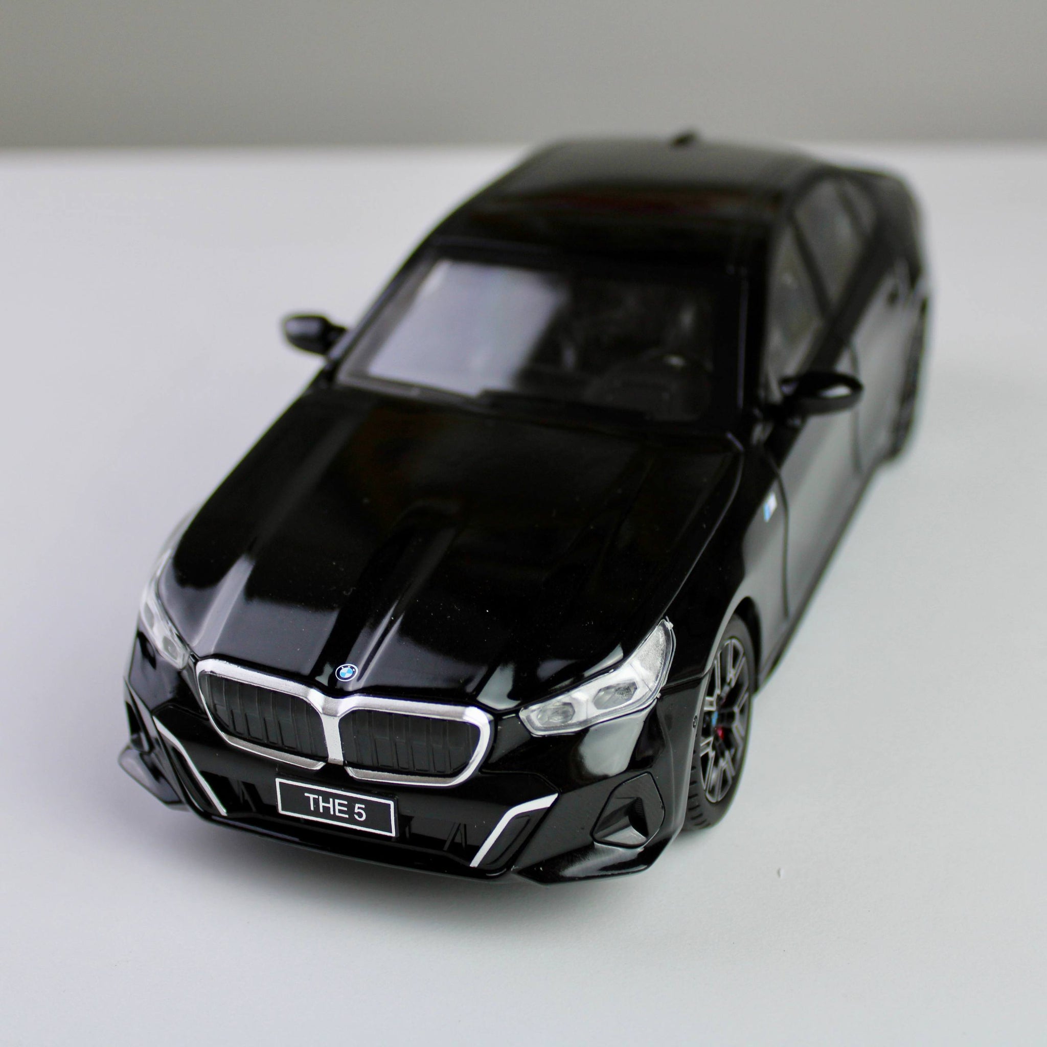 BMW 530Li 1:24 Die-Cast Model Car