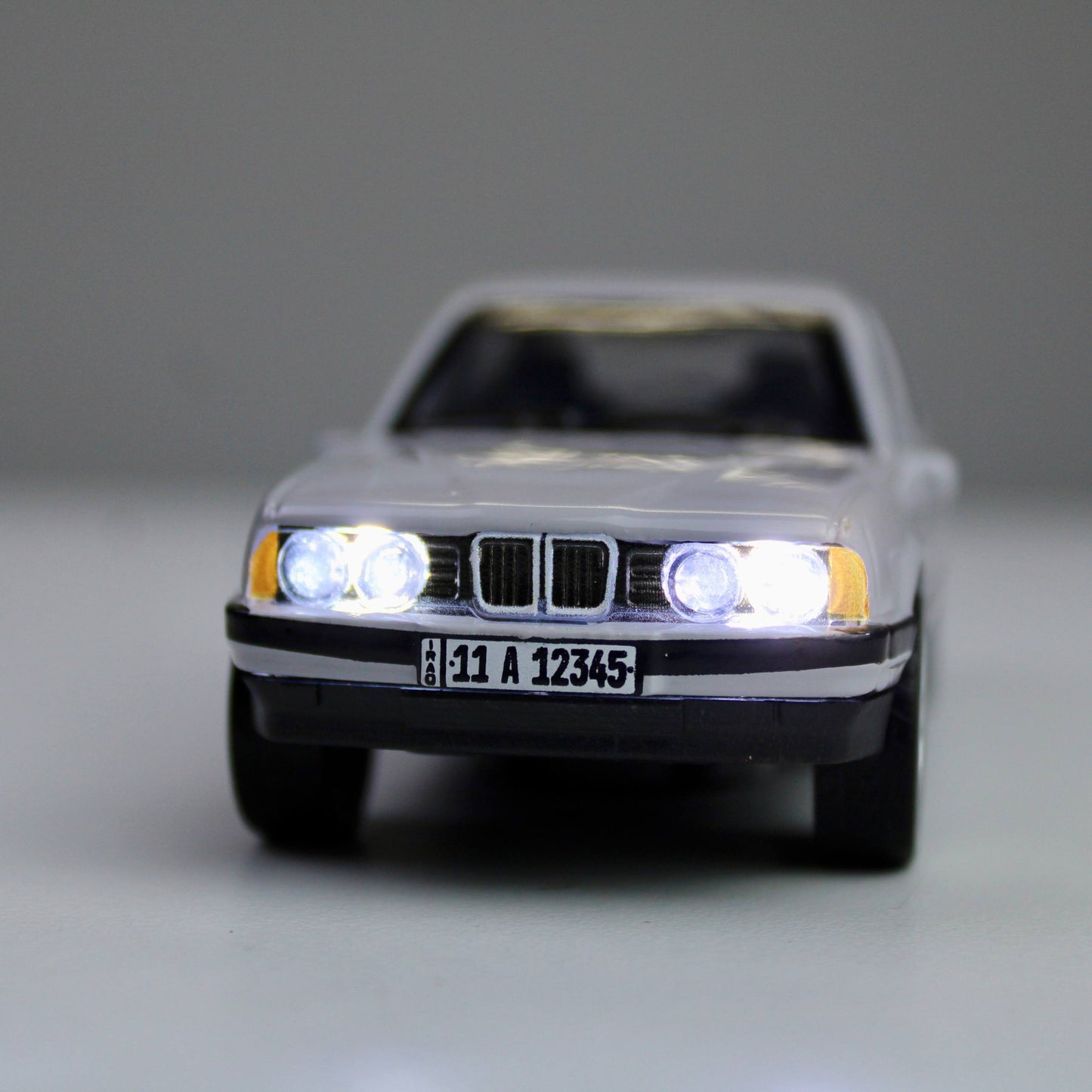 BMW 535i (E34) Diecast Model 1:38