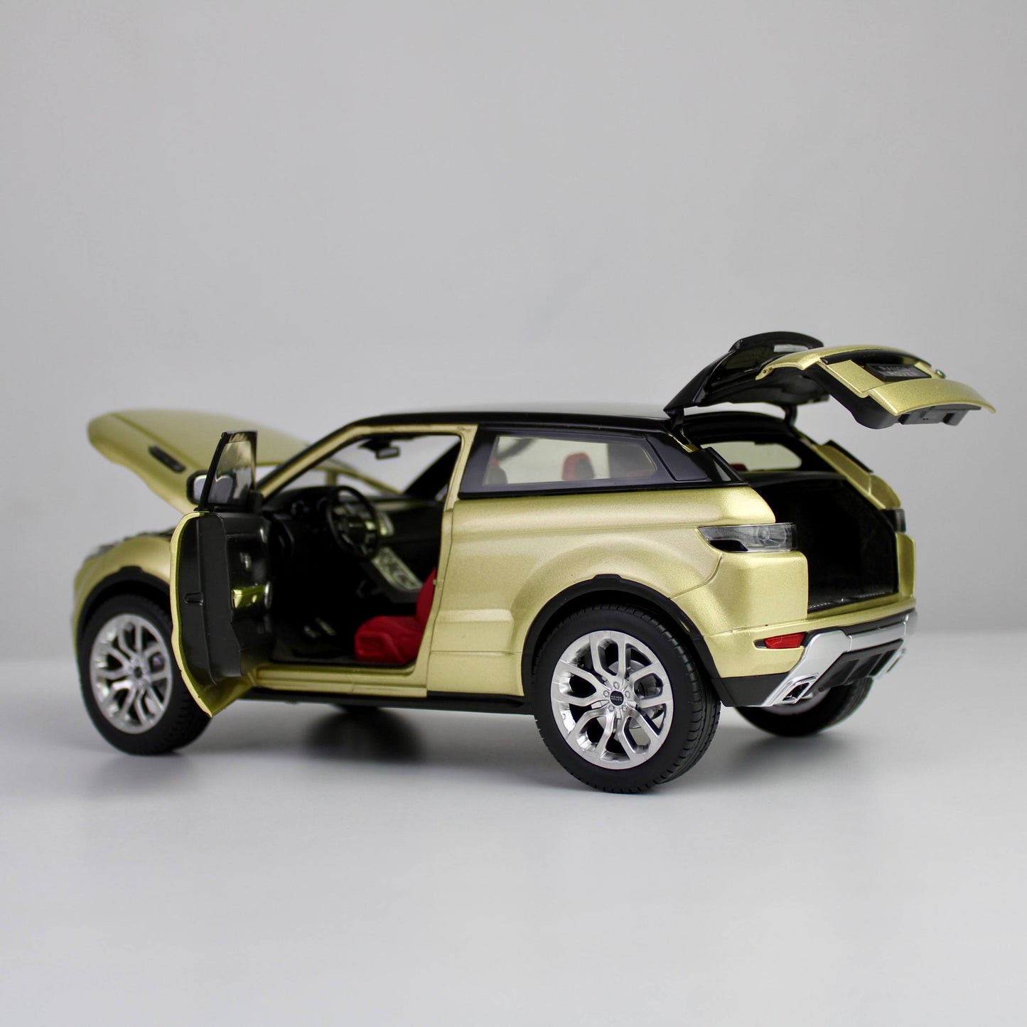 GT Autos Gold Range Rover Evoque Premium Die-Cast Model Car (1:18)