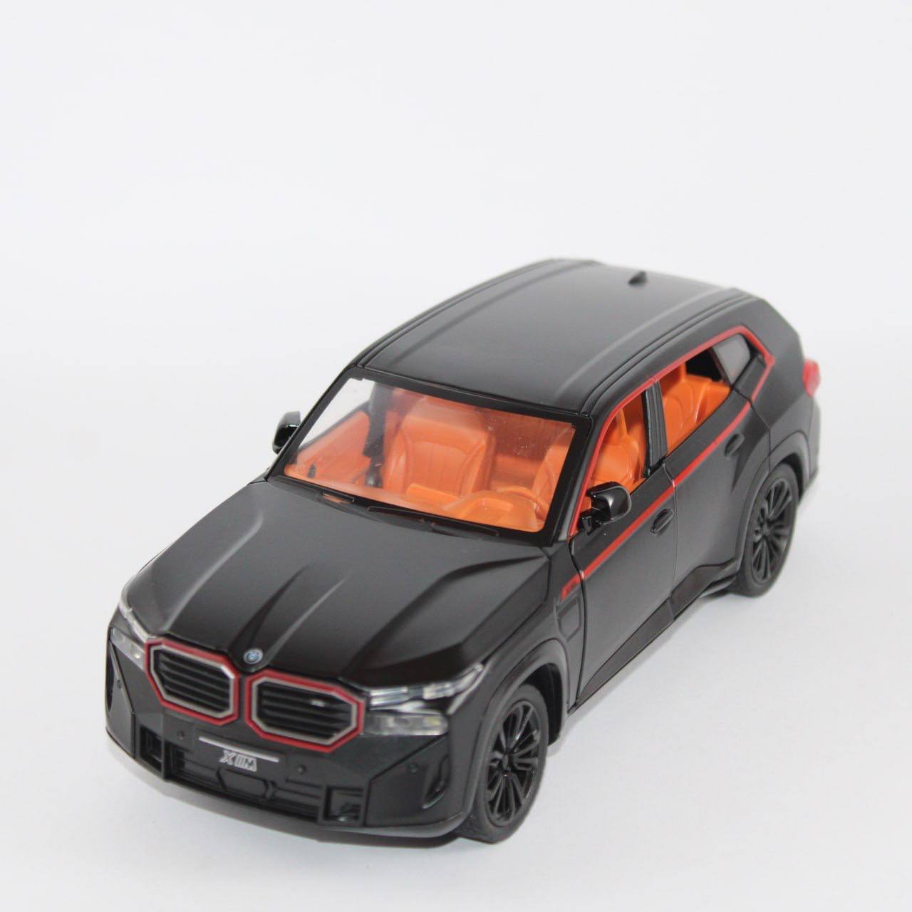 BMW XM – 1:24 Scale Die-Cast Model
