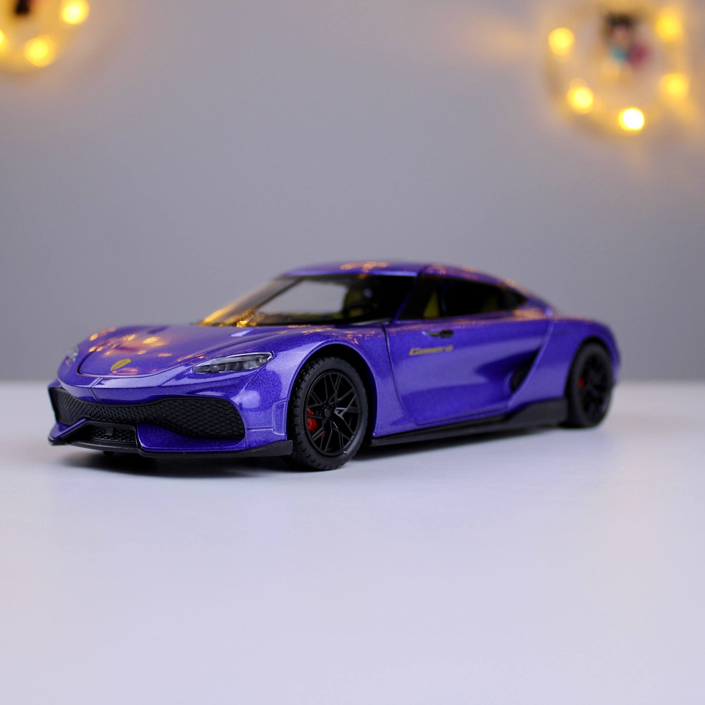 Koenigsegg Gemera Die-Cast Model Car – 1:24 Scale