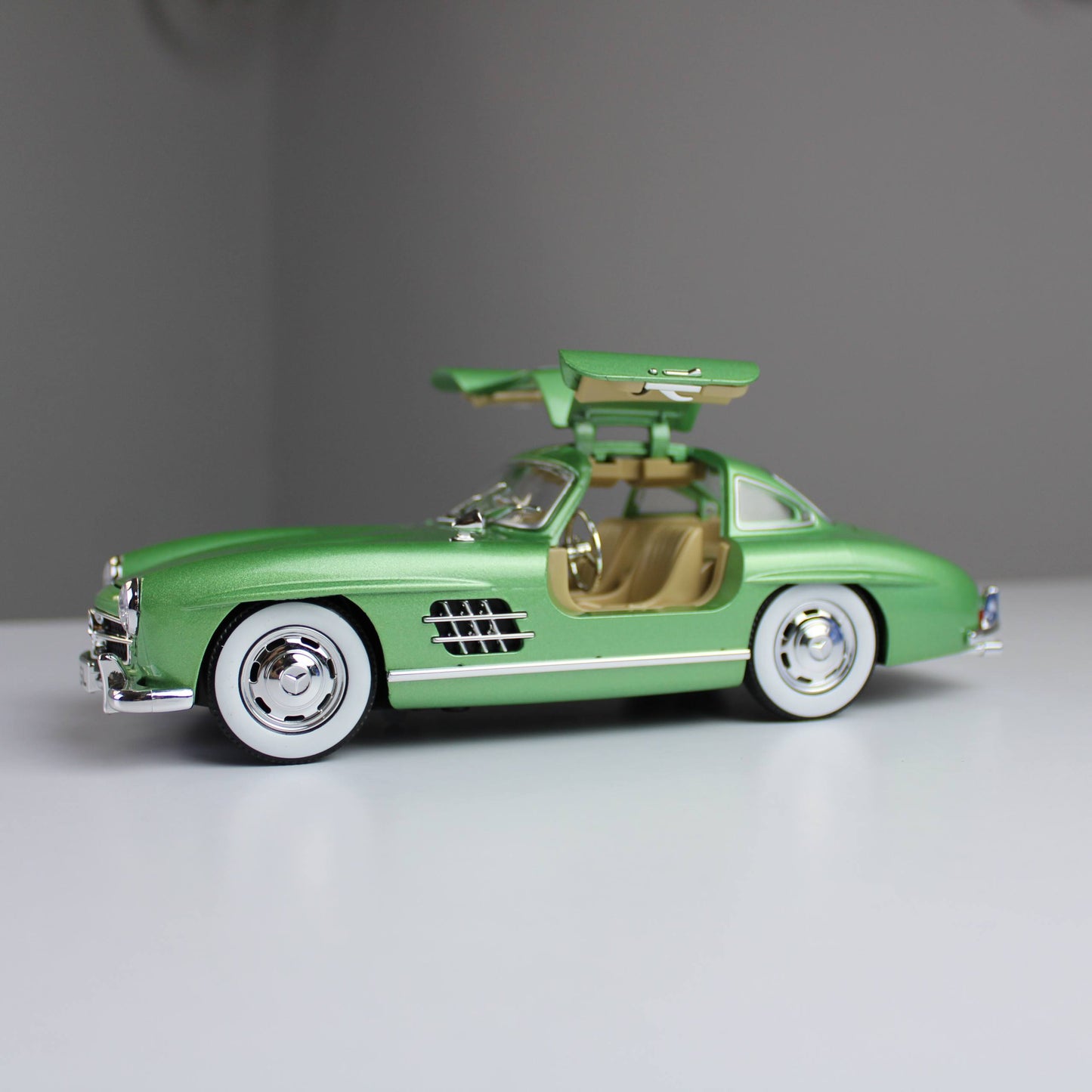 Mercedes-Benz 300SL Diecast Model – 1:24 Scale