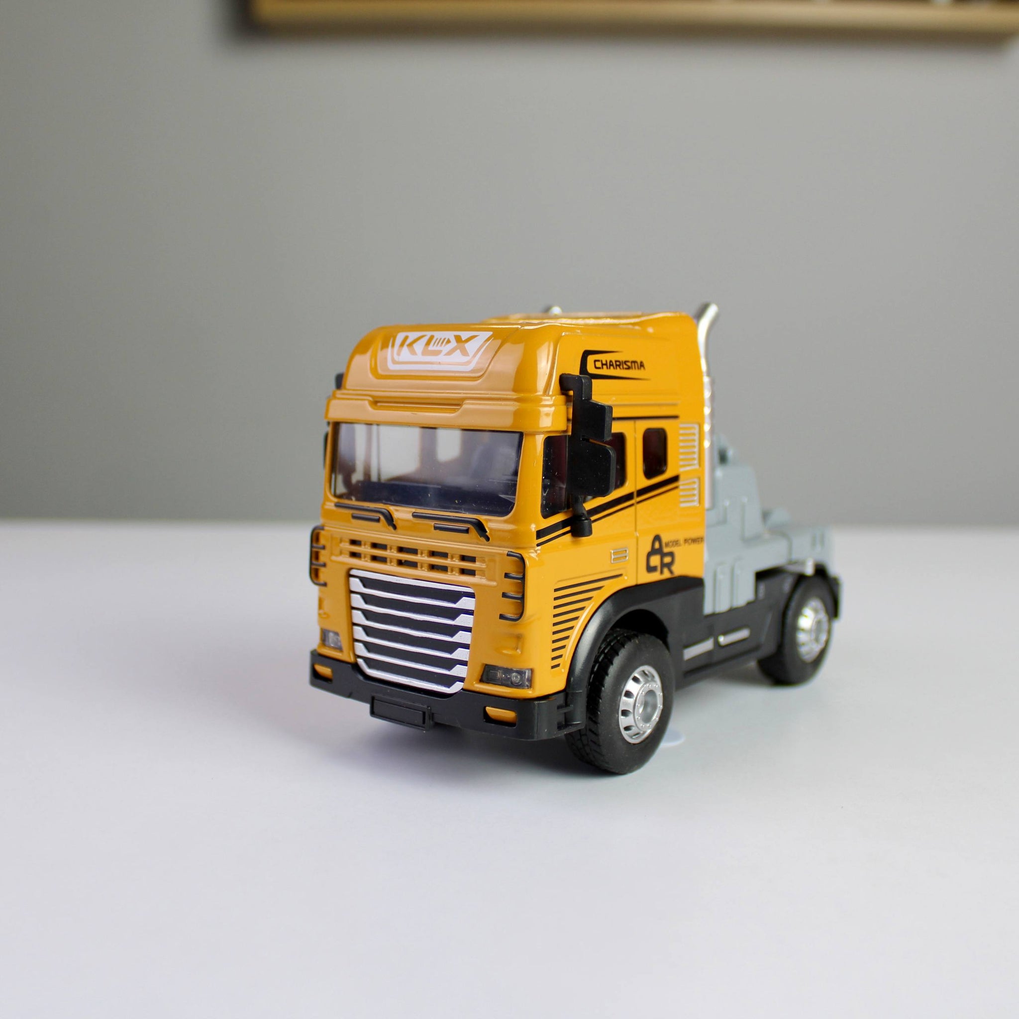 Vardem Transport Truck Diecast Model – Light, Sound
