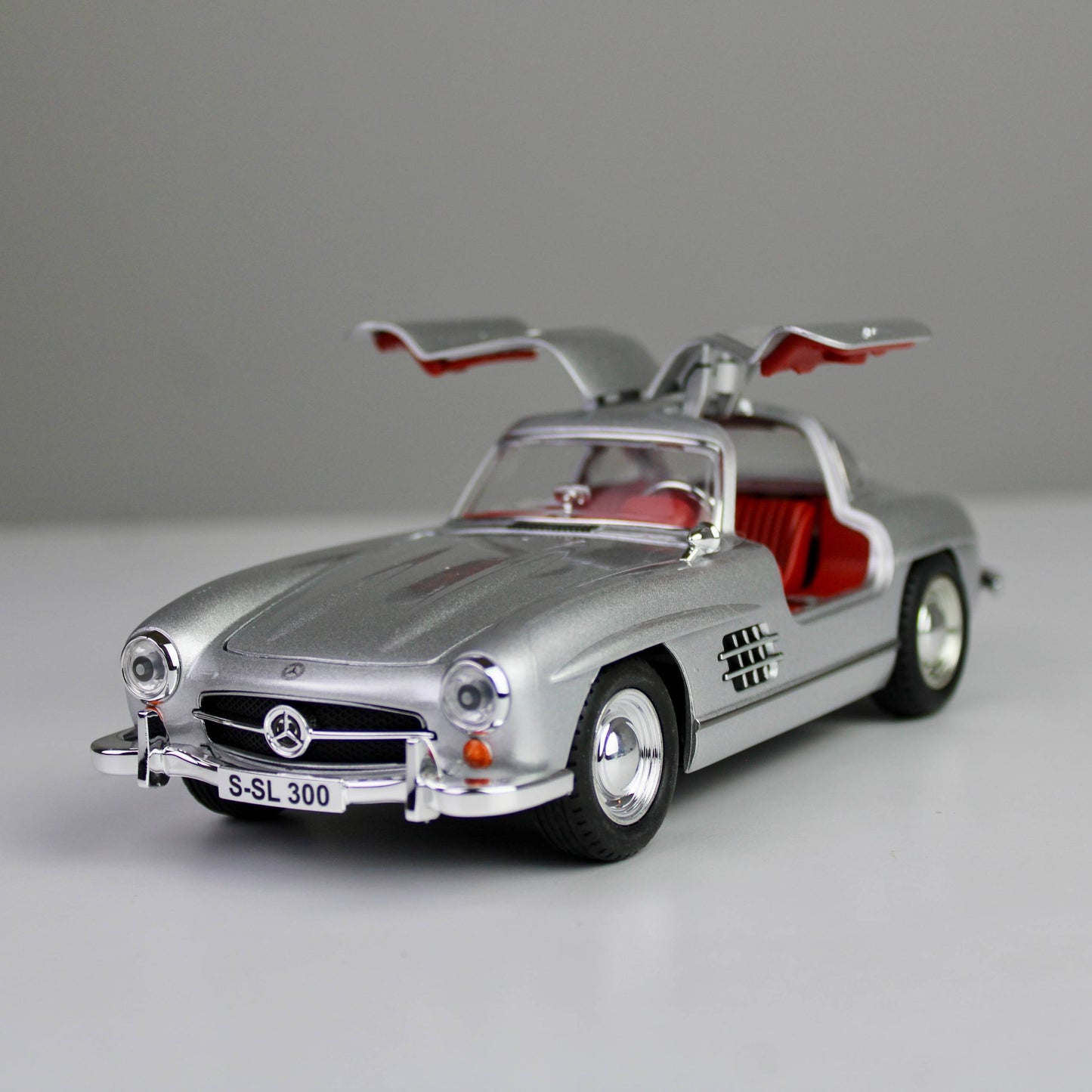 Mercedes-Benz 300 SL Die-Cast Model – Opening Doors, Lights & Sounds
