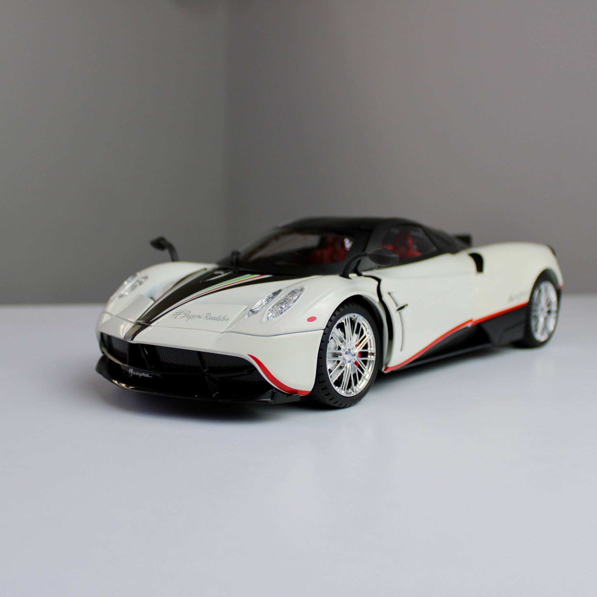 Pagani Huayra Diecast Model – 1:18 Scale (Magnificent Reach)