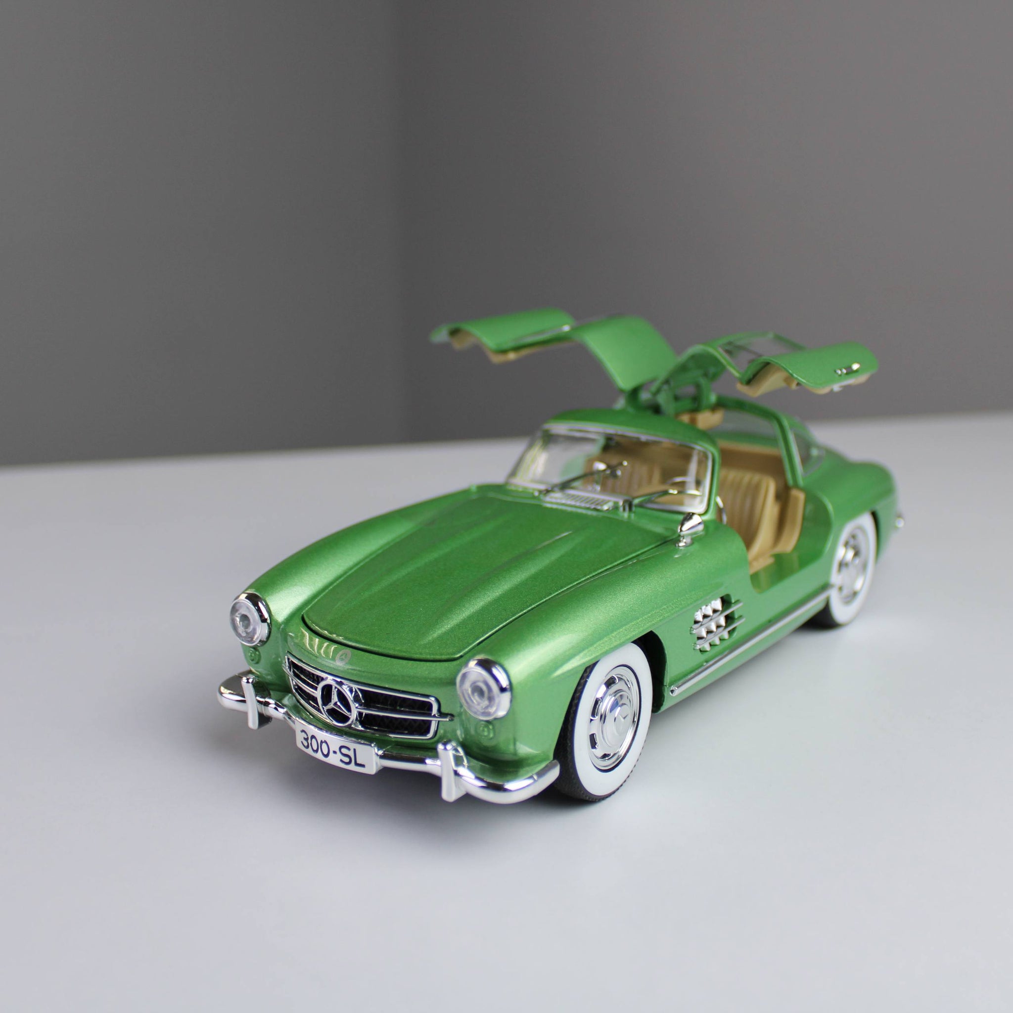 Mercedes-Benz 300SL Diecast Model – 1:24 Scale