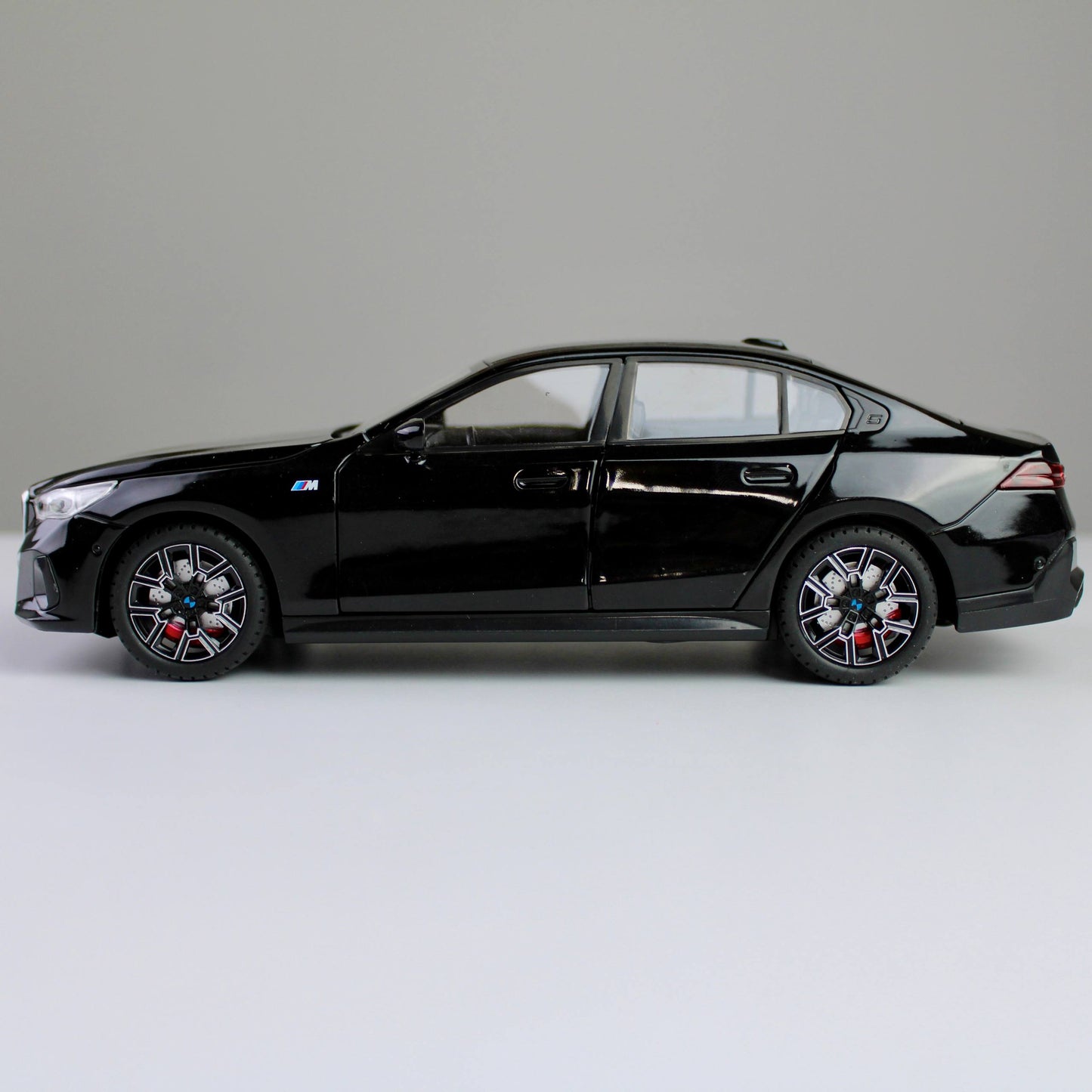 BMW 530Li 1:24 Die-Cast Model Car