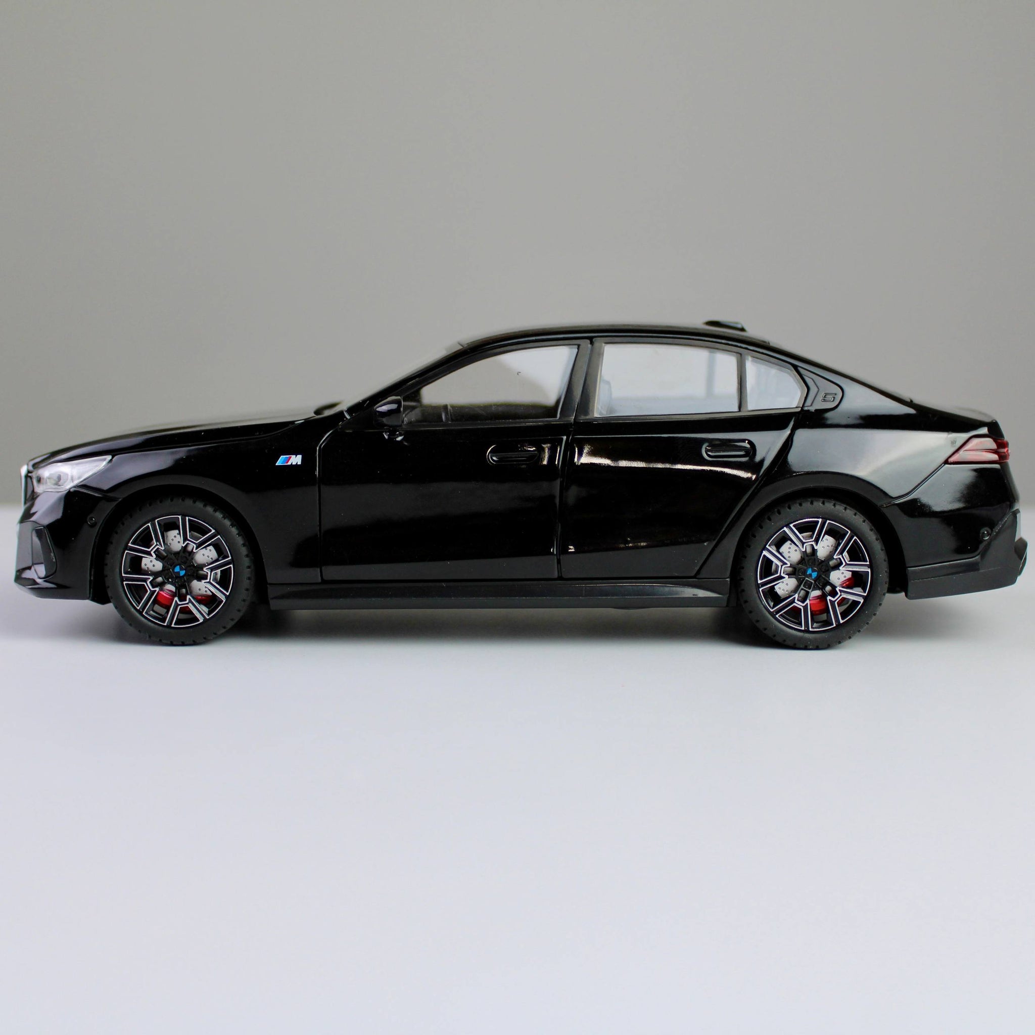 BMW 530Li 1:24 Die-Cast Model Car