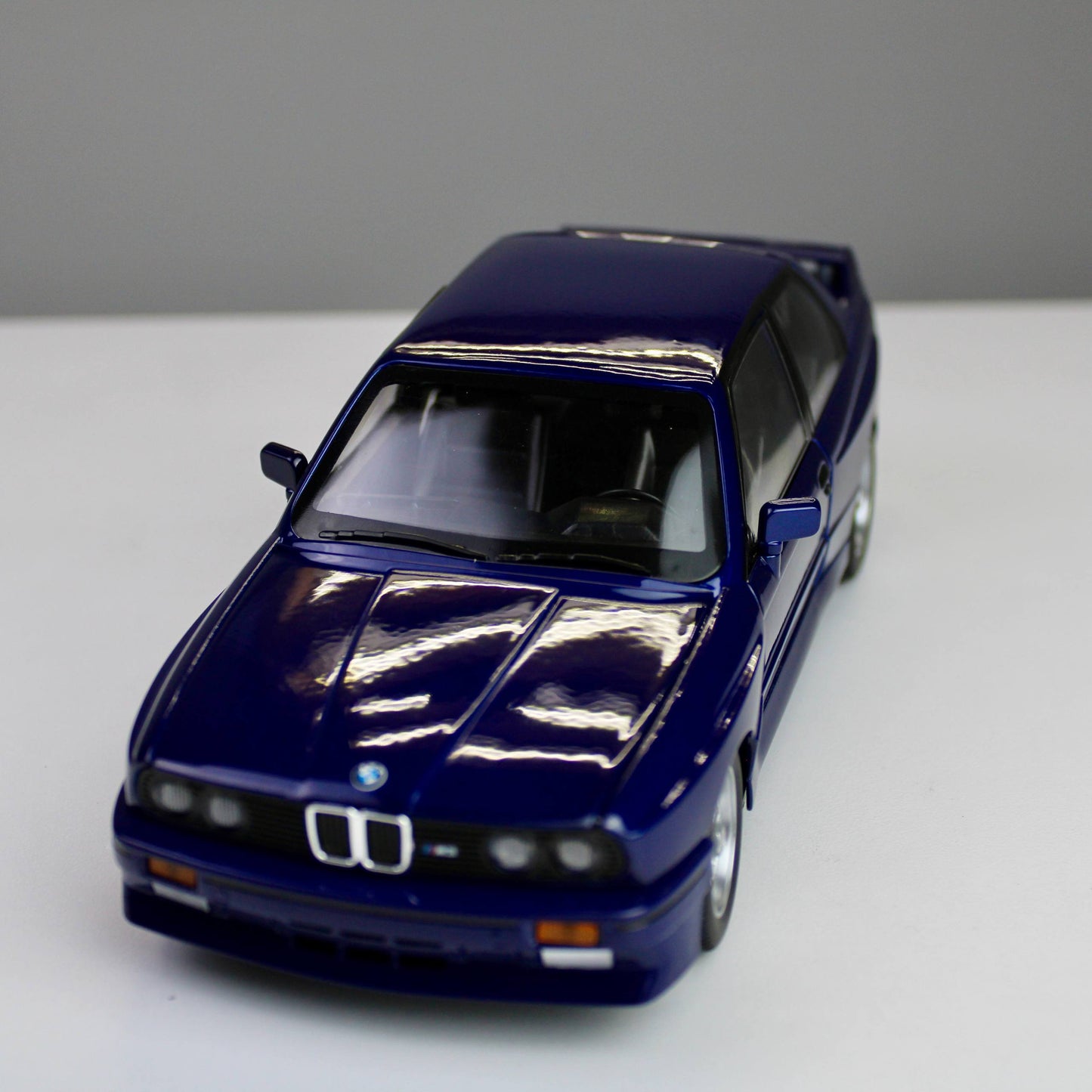 BMW M3 E30 – 1:24 Classic Die-Cast Model Car