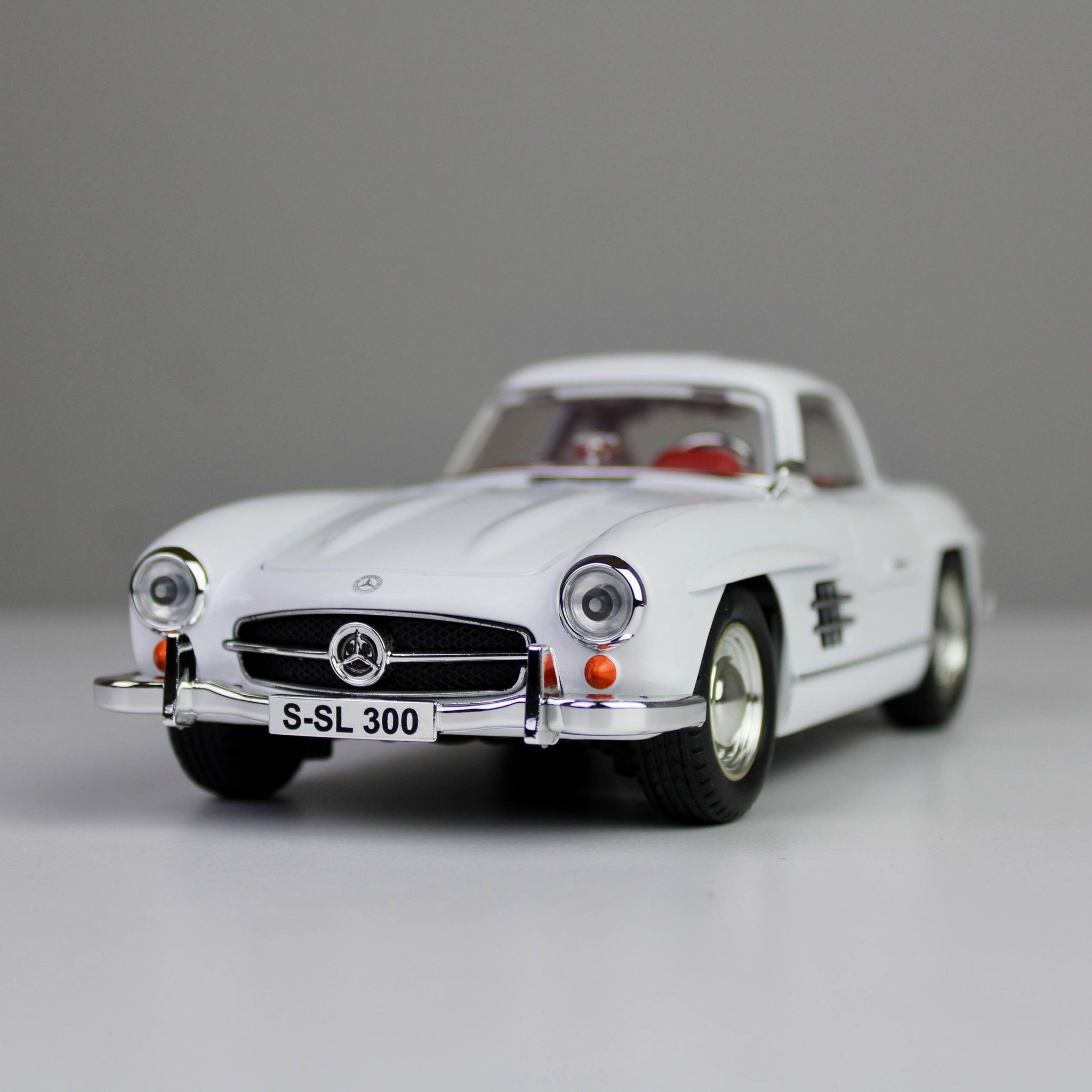 Mercedes-Benz 300 SL Die-Cast Model – Opening Doors, Lights & Sounds