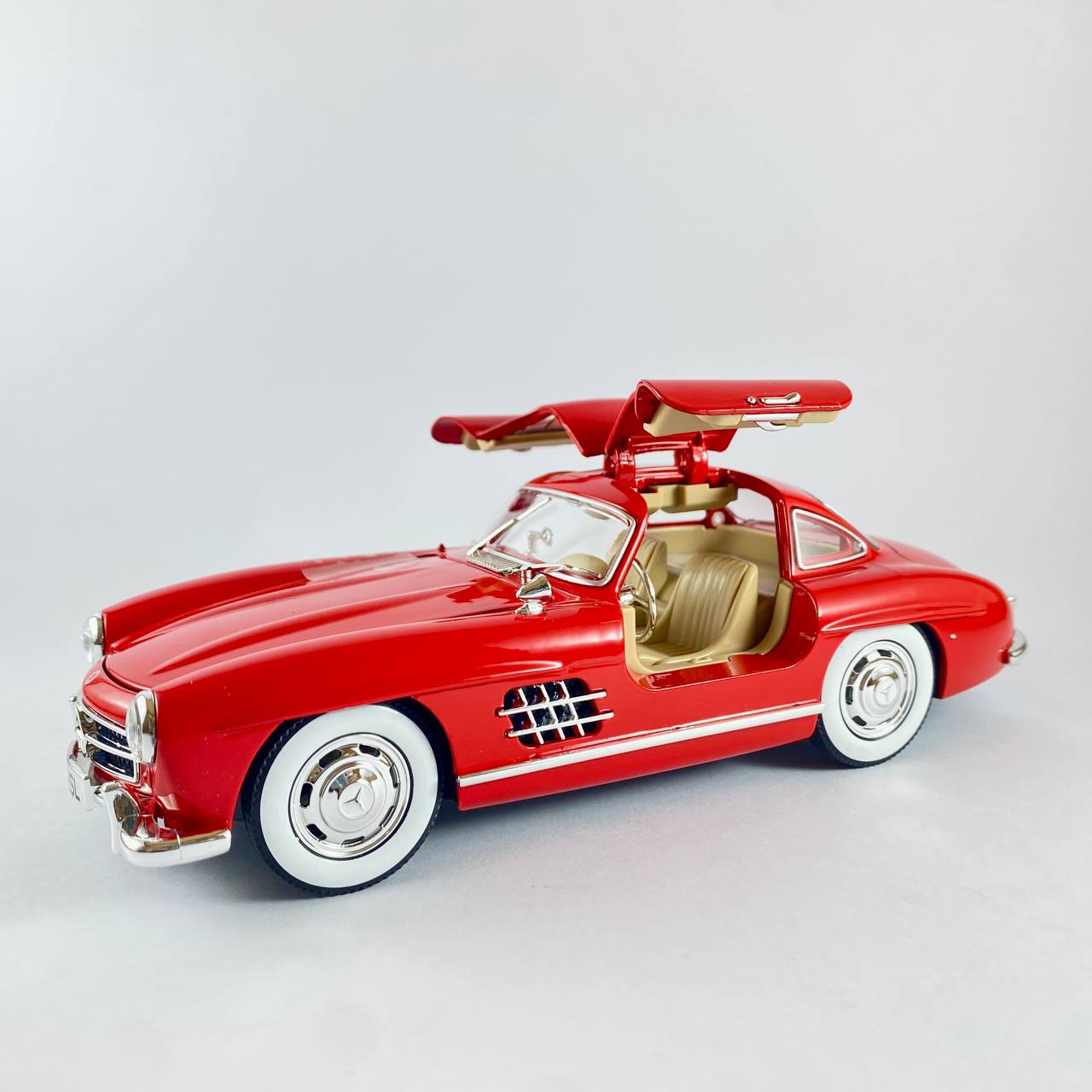 Mercedes-Benz 300SL 1:24 Scale Die-Cast Model Car