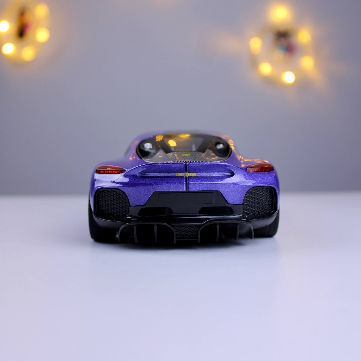 Koenigsegg Gemera Die-Cast Model Car – 1:24 Scale