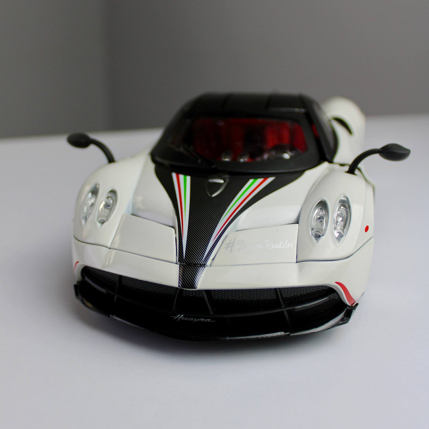 Pagani Huayra Diecast Model – 1:18 Scale (Magnificent Reach)