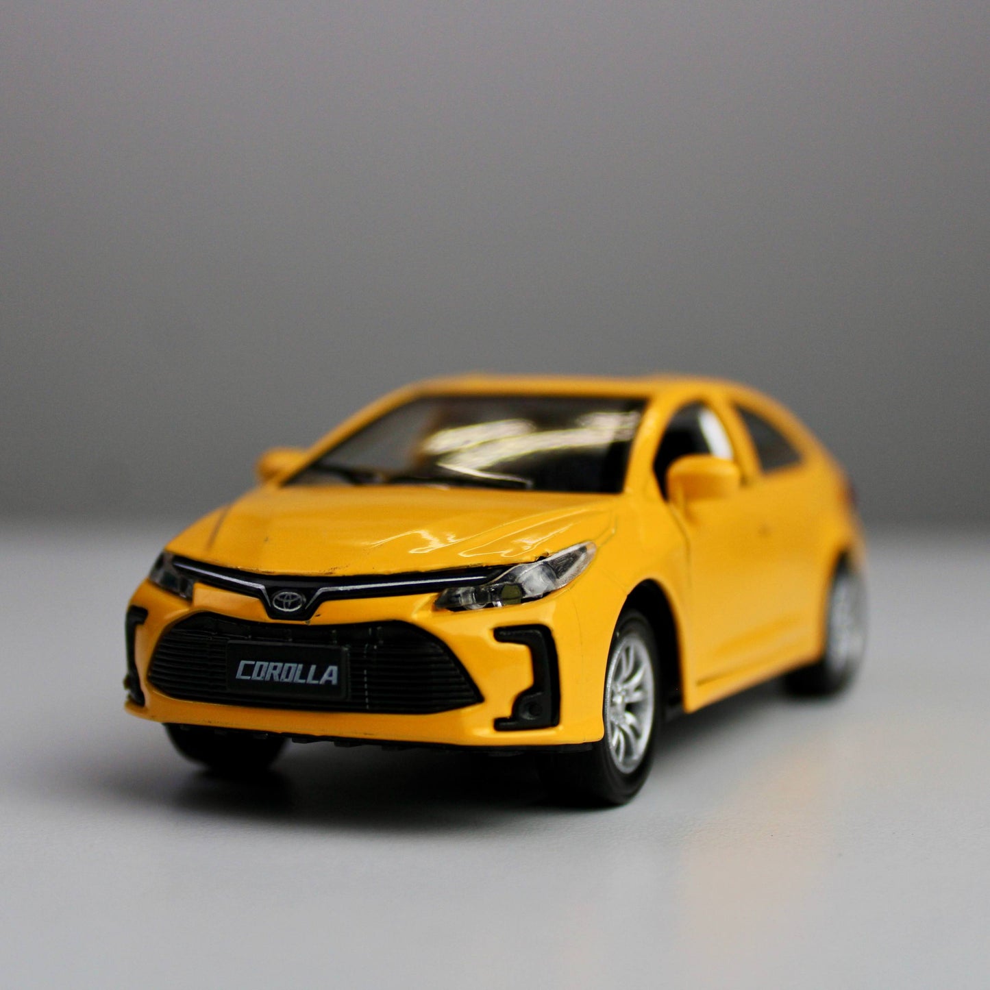 Toyota Corolla Diecast Model 1:38