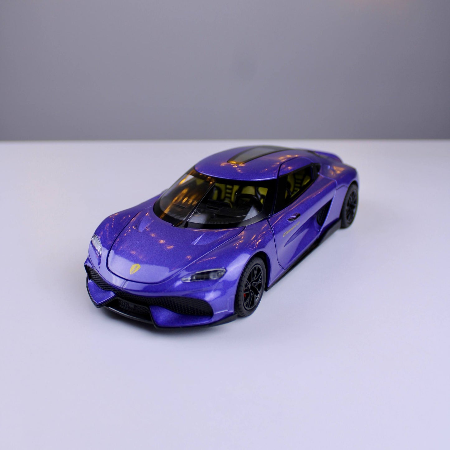 Koenigsegg Gemera Die-Cast Model Car – 1:24 Scale