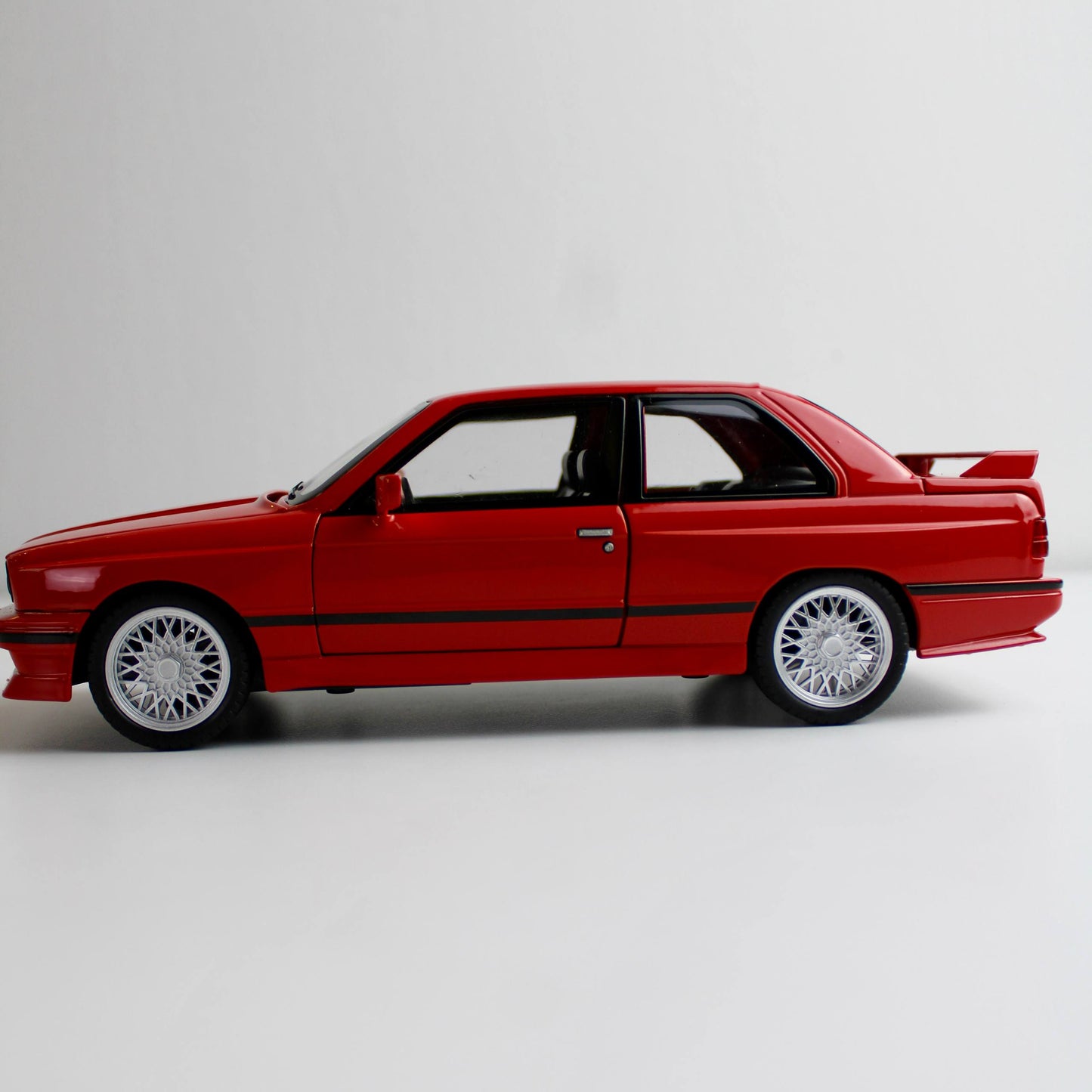 BMW M3 E30 – مقياس 1:24