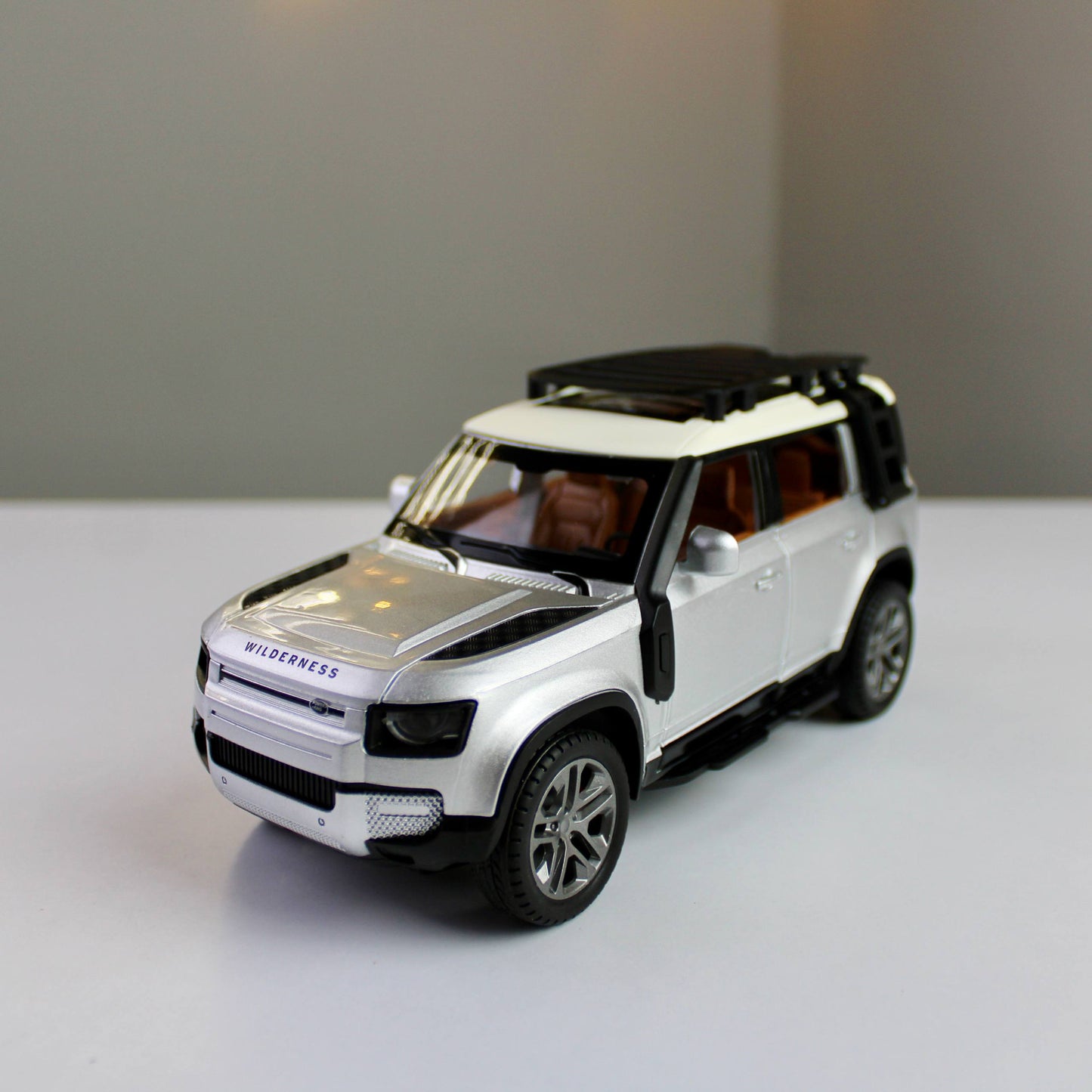 R/C Land Rover Defender Diecast Model – 1:22 Scale