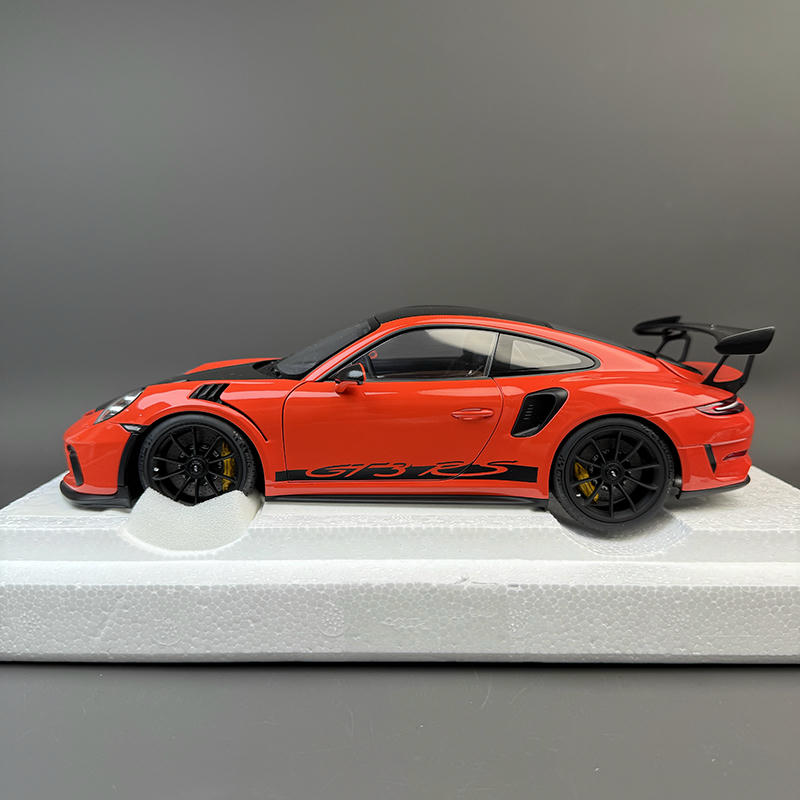 نموذج ويللي بورشه 911 GT3 RS المصبوب 1:18 - إصدار جي تي أوتوز (997)