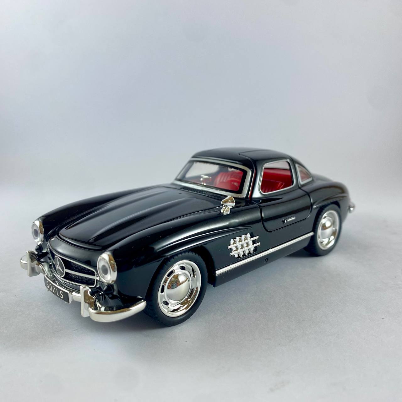 Mercedes-Benz 300SL 1:32 Scale Die-Cast Model Car