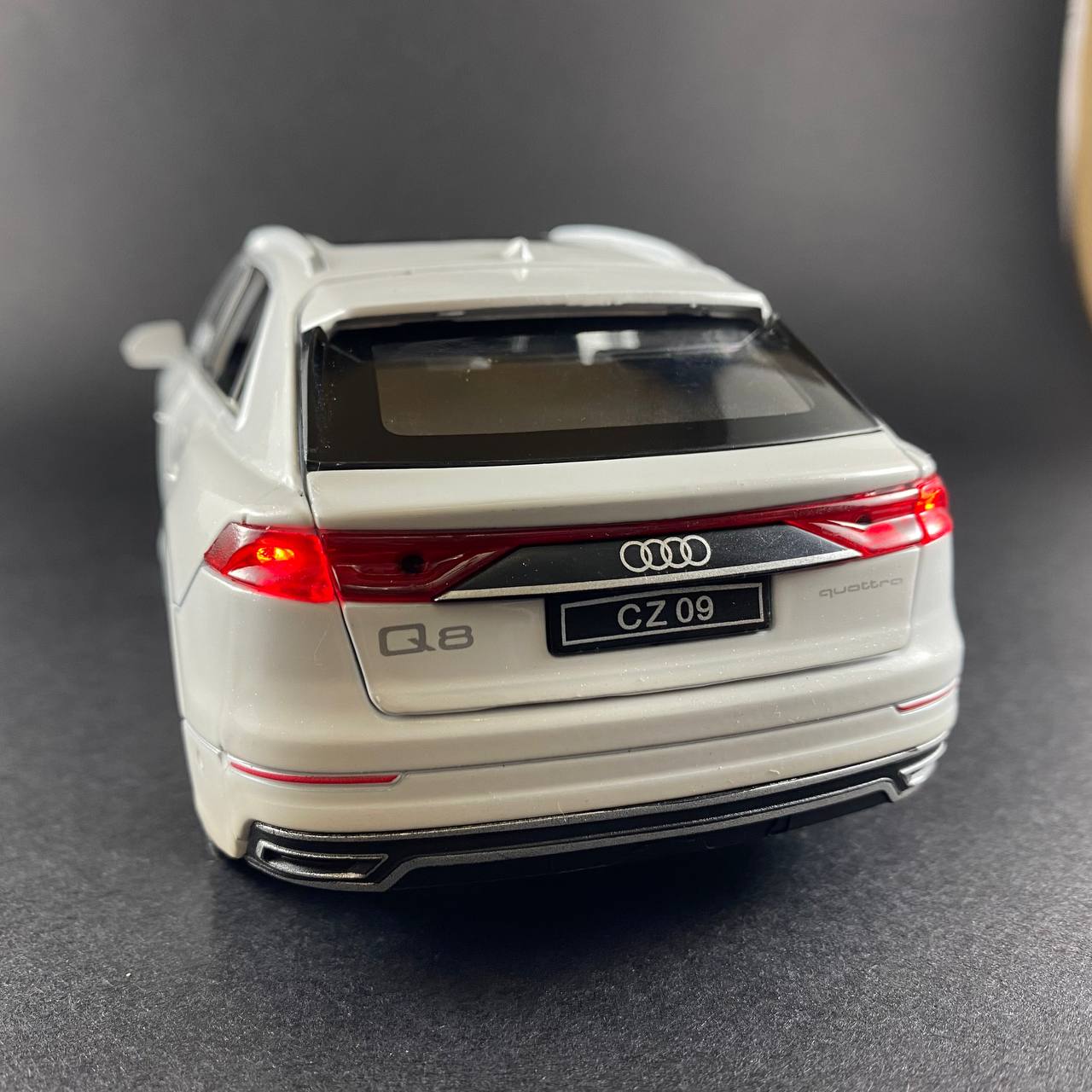 Audi Q8 1:24 Scale Die-Cast Model Car