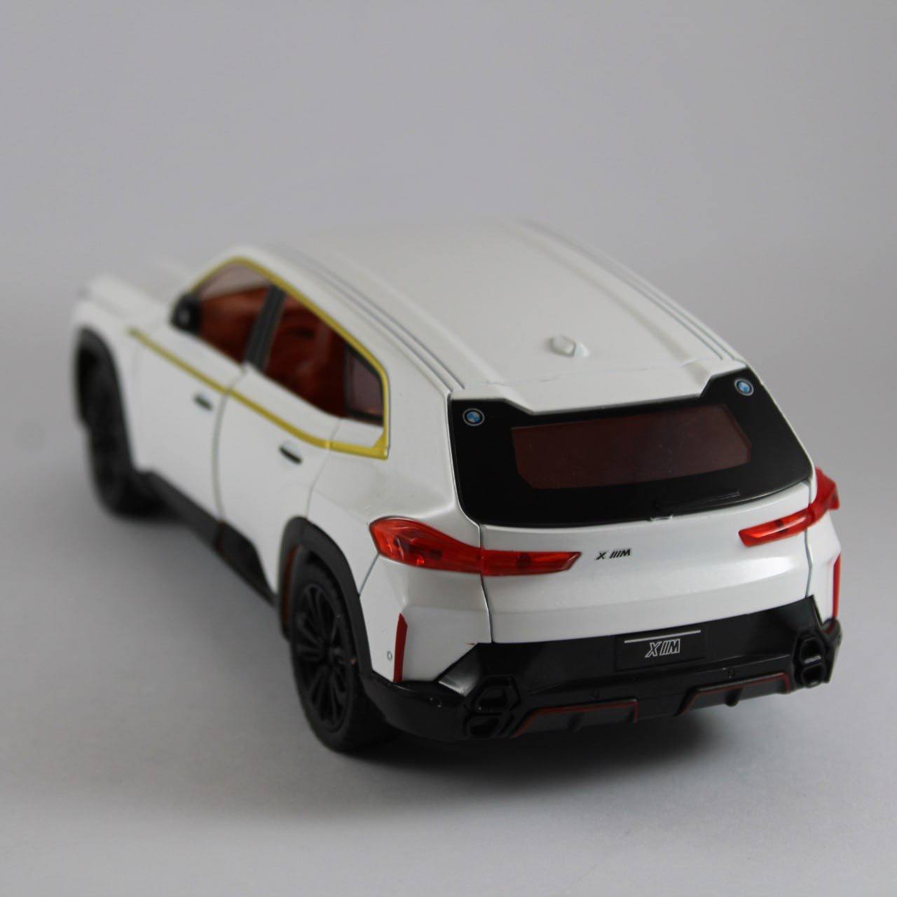 BMW XM – 1:24 Scale Die-Cast Model