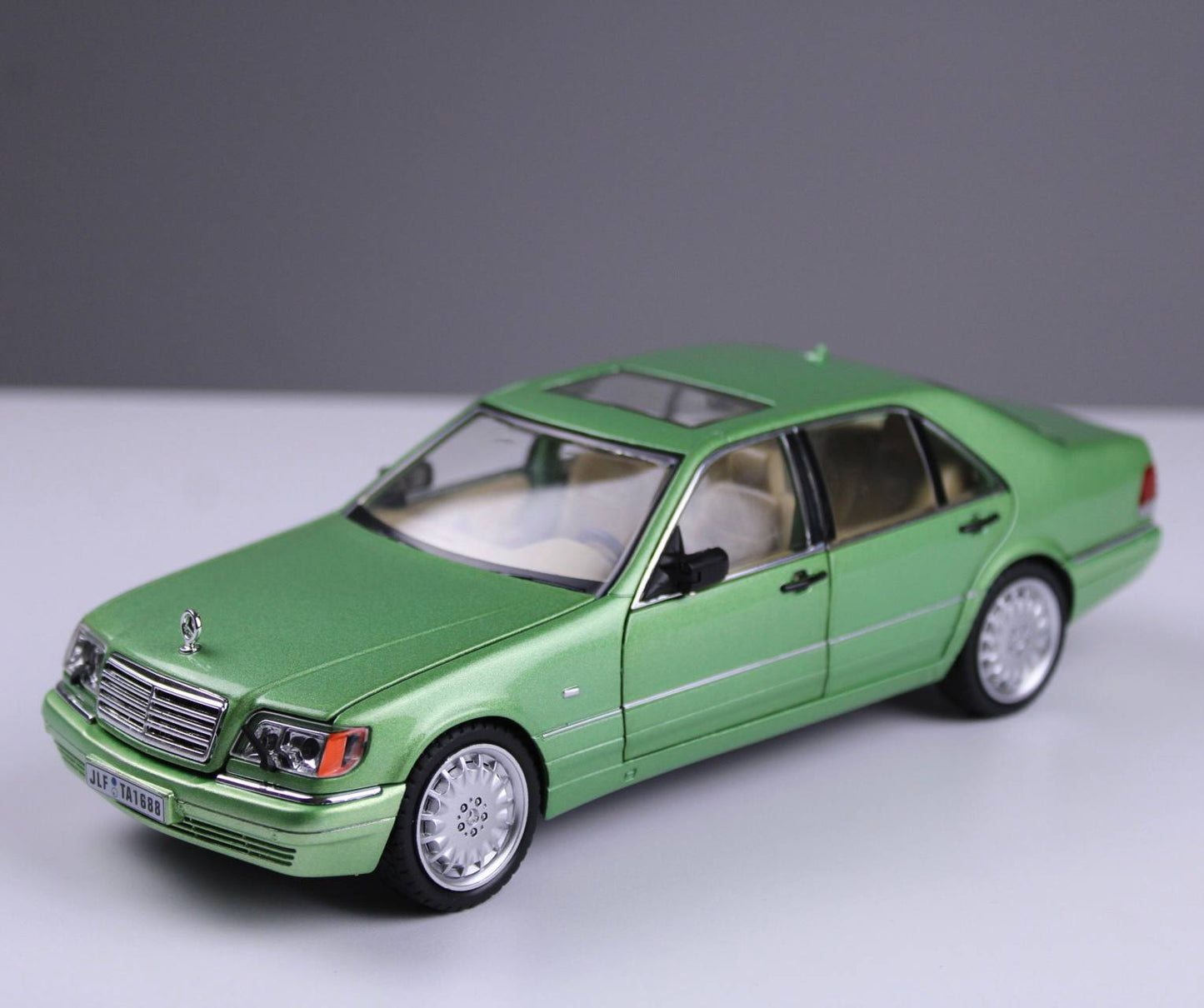 سيارة مرسيدس بنز S320 كلاسيك المعدنية بمقياس 1:24