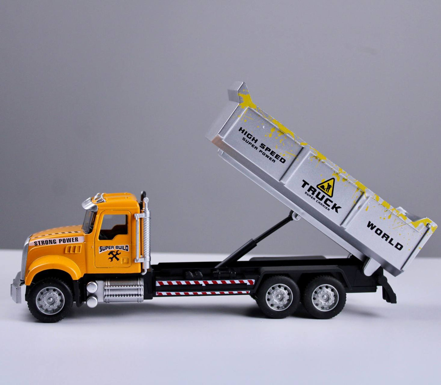 Heavy Dump Truck – 1:28 Scale