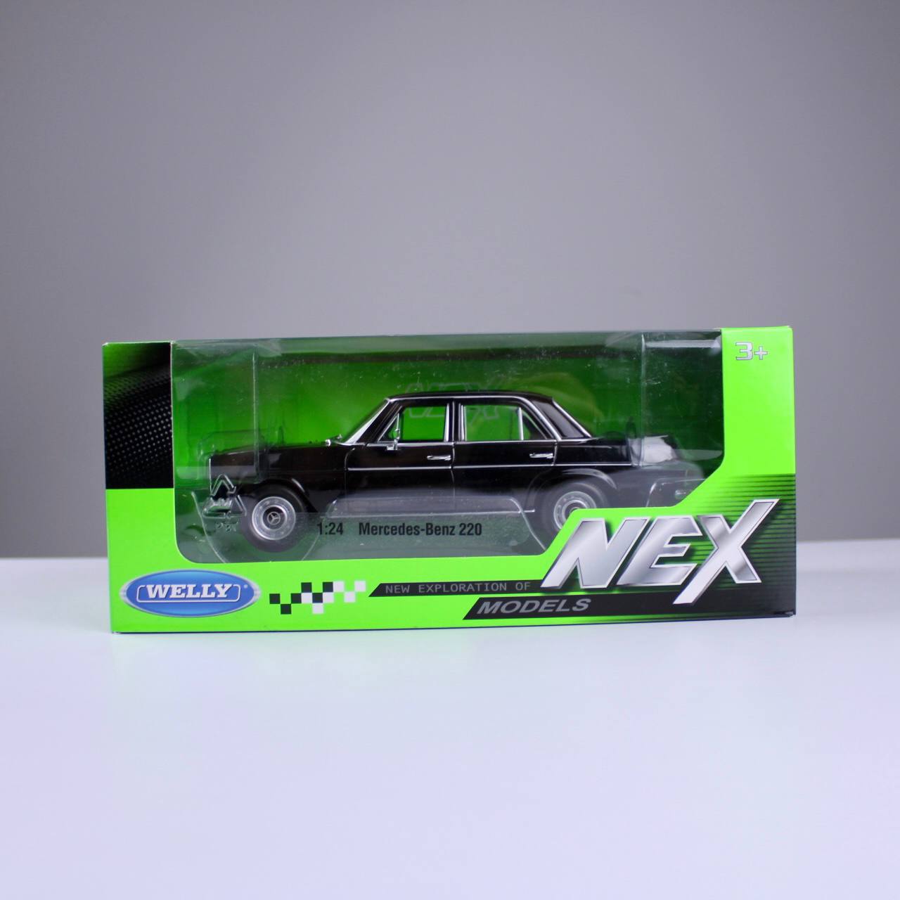 Mercedes-Benz 220 Die-Cast Model – Black