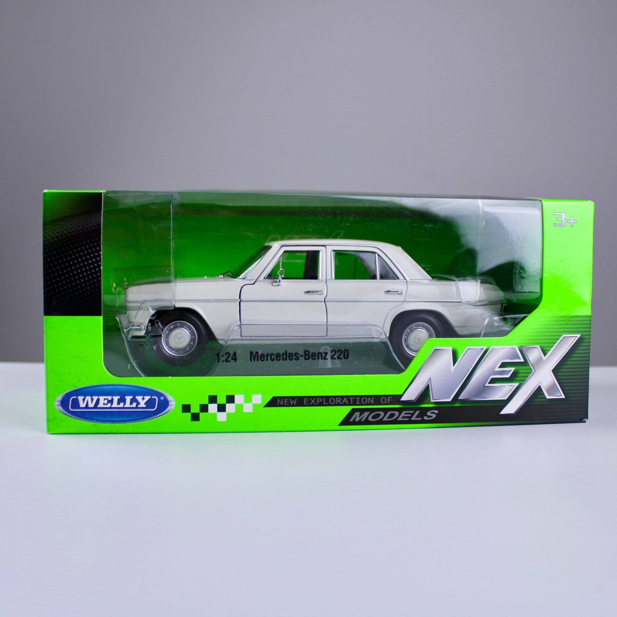 Mercedes-Benz 220 Die-Cast Model – White